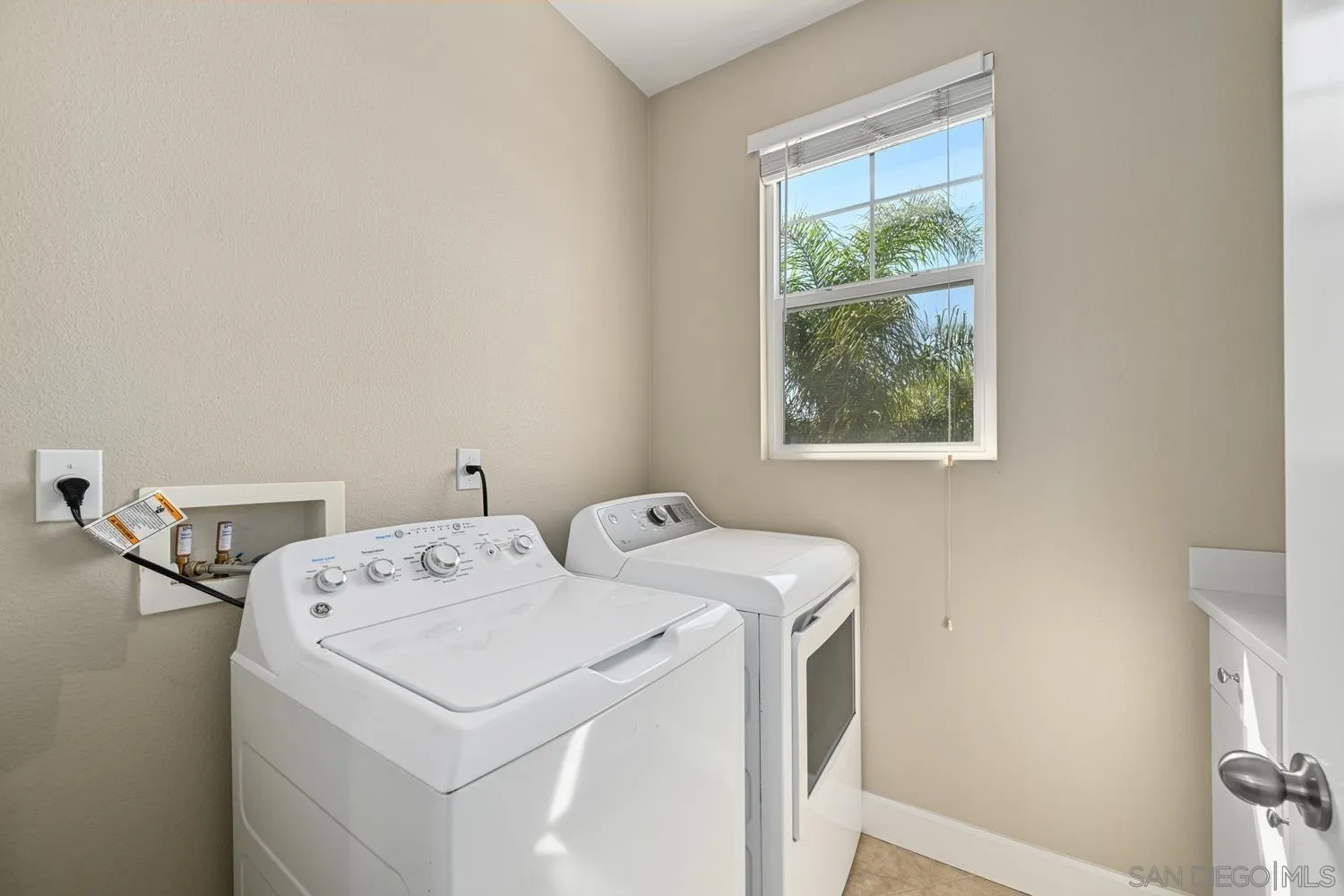 https://cdn.realtyfeed.com/cdn/127/250040498/adcc13a73870891d5e054feb82851a25.webp