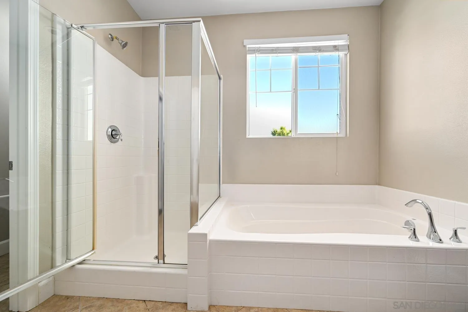 https://cdn.realtyfeed.com/cdn/127/250040498/ffb5c41b1aa009fee7c7c68bebbf53d8.webp