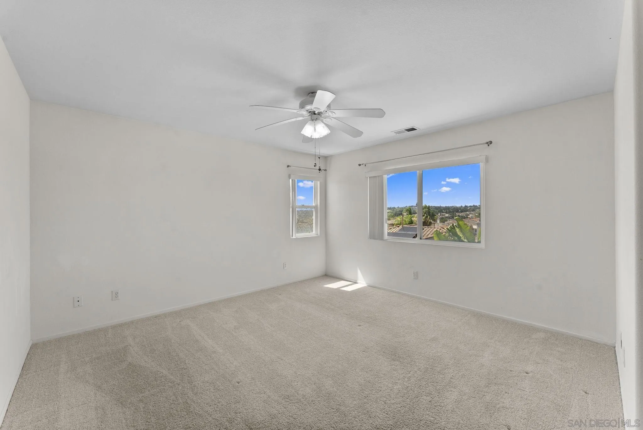 https://cdn.realtyfeed.com/cdn/127/250040499/67568c1bc398291639e37e457f38594d.webp