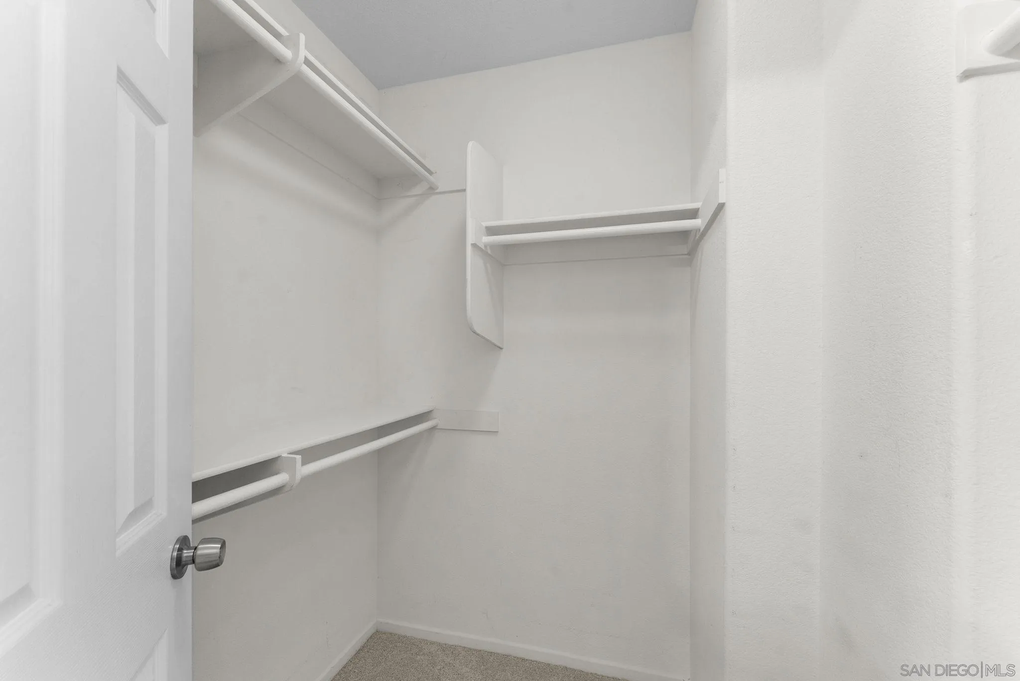 https://cdn.realtyfeed.com/cdn/127/250040499/a4b8636c0404964385849a36de8c3426.webp