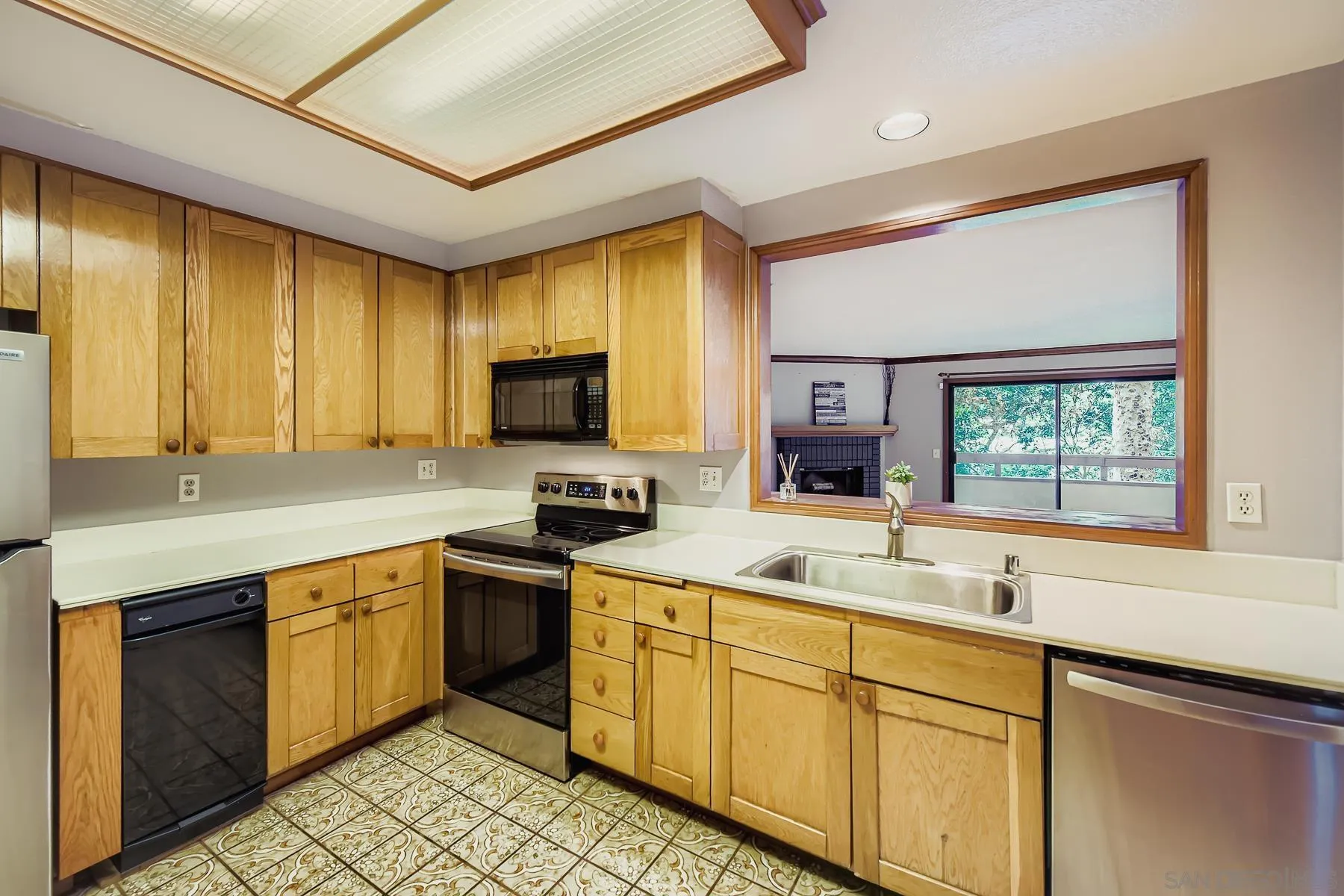 https://cdn.realtyfeed.com/cdn/127/250040503/b37aad8fbbc716a02cd7731758b0a843.webp