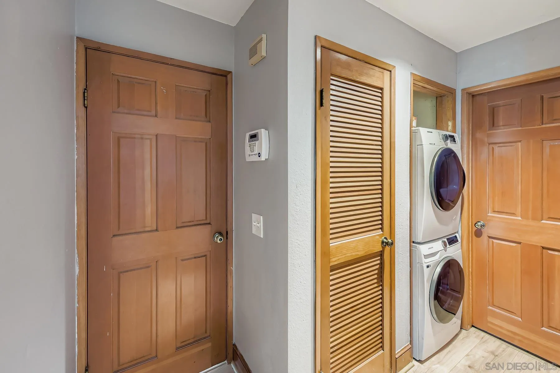 https://cdn.realtyfeed.com/cdn/127/250040503/cc86a2d253d094cba9c740870aef8ee8.webp