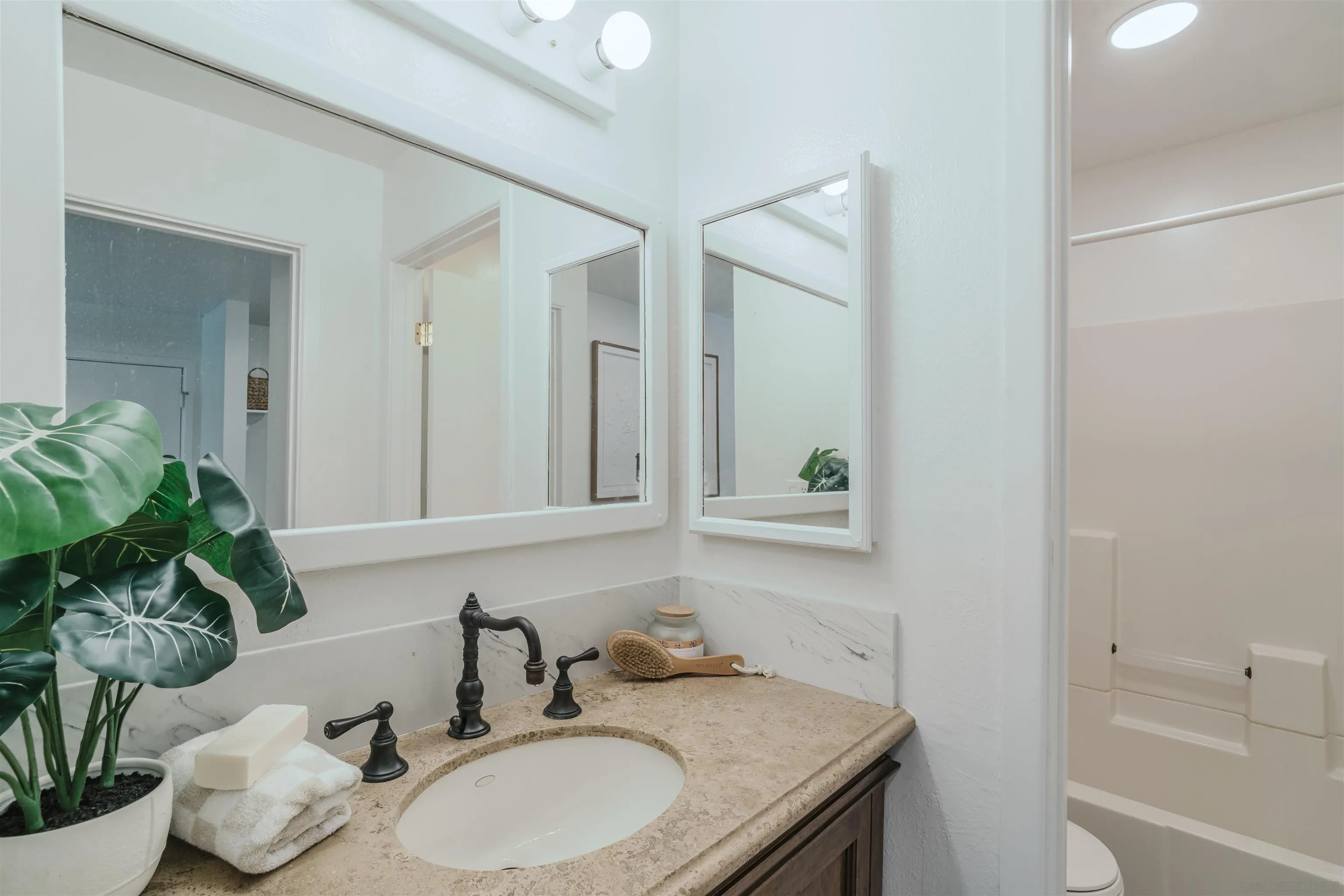 https://cdn.realtyfeed.com/cdn/127/250040507/1d2564c5302e92499a8f6644066f5249.webp