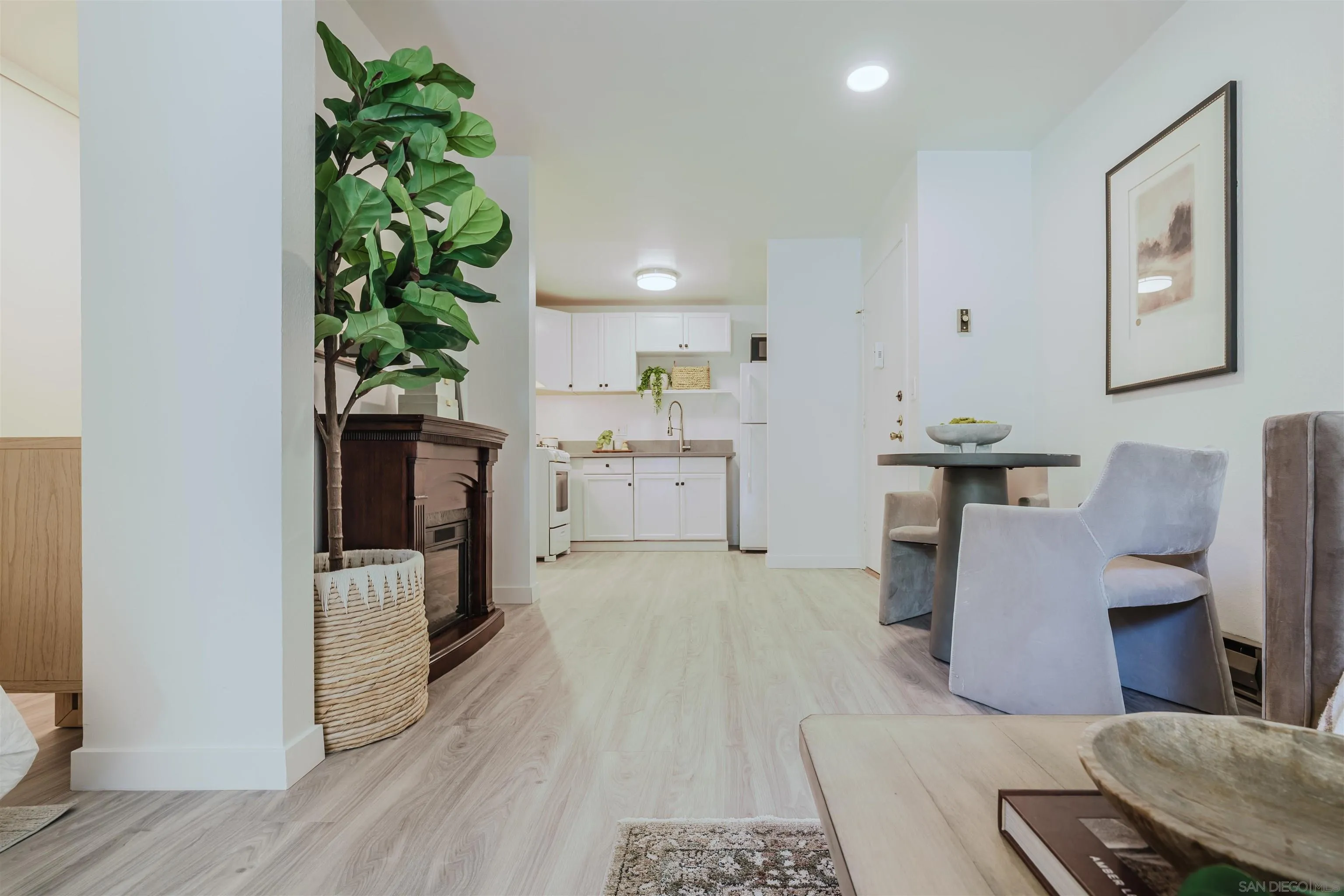 https://cdn.realtyfeed.com/cdn/127/250040507/979b16a38b2c852b112aa63f0ede46f5.webp