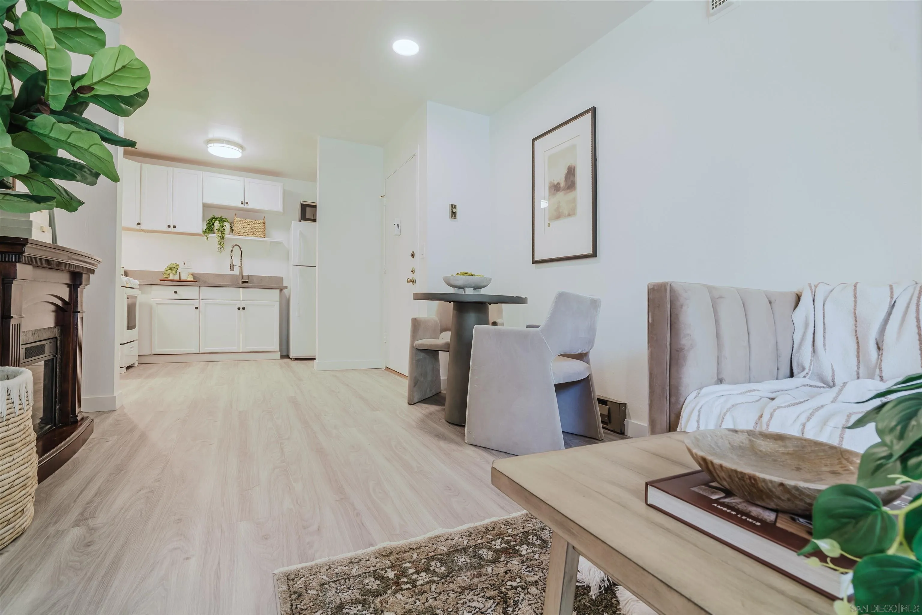 https://cdn.realtyfeed.com/cdn/127/250040507/f1544e9c0e0bba1c88b6514eec76e6ff.webp