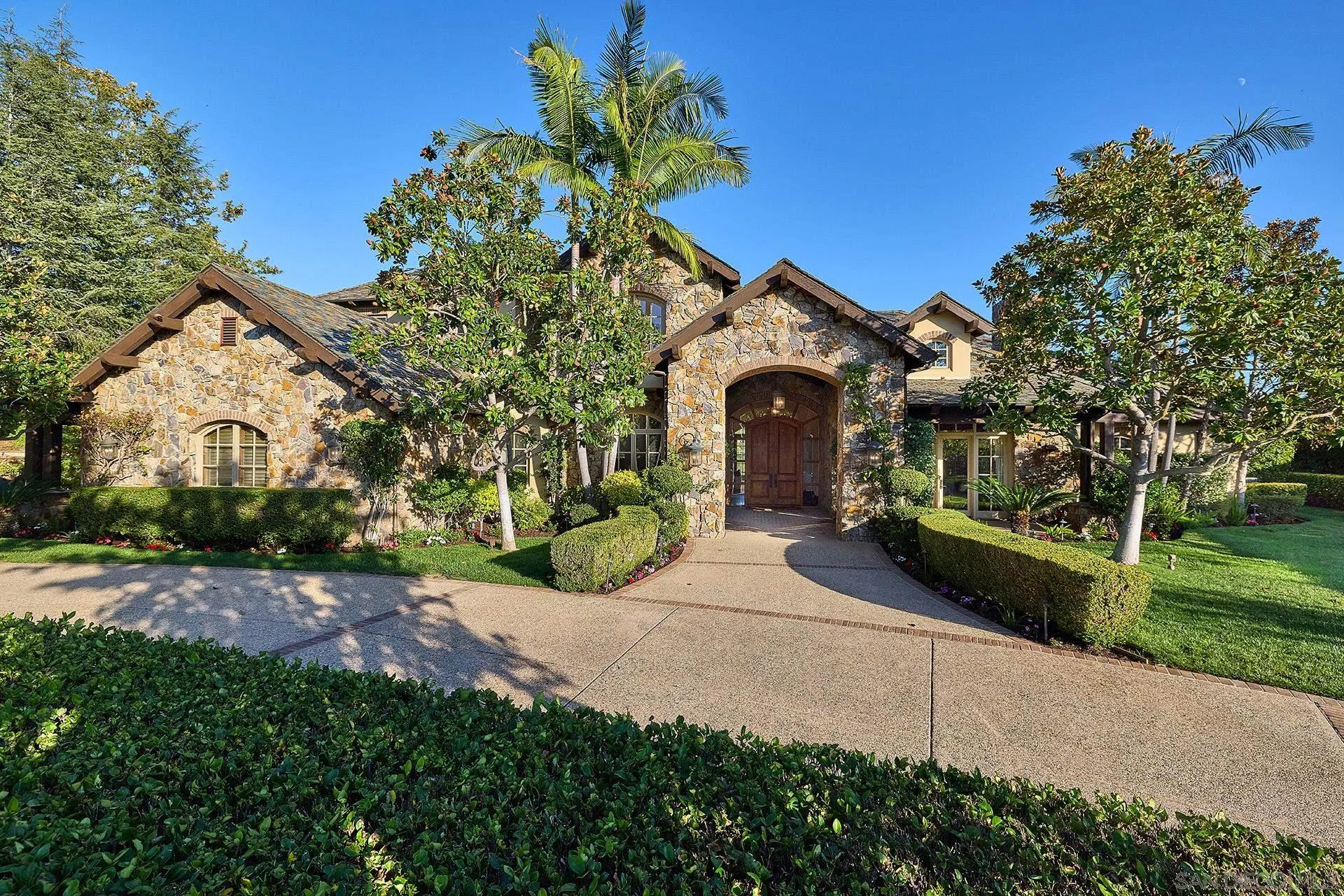 https://cdn.realtyfeed.com/cdn/127/250040509/542ed57348f658a328a86798e2f54f0b.webp
