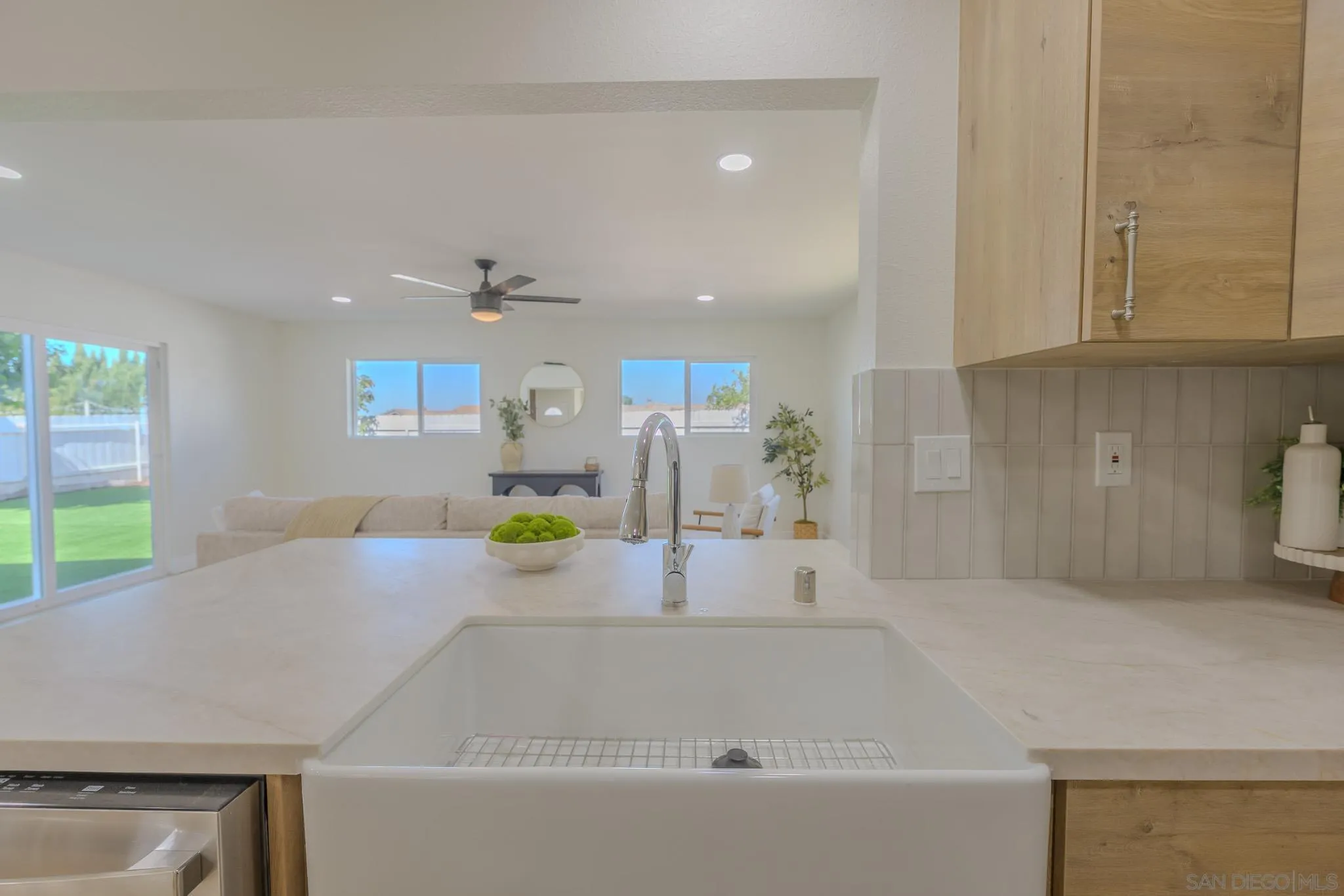 https://cdn.realtyfeed.com/cdn/127/250040510/5c8b99f061ef3edb3ffa665a8430dc5c.webp