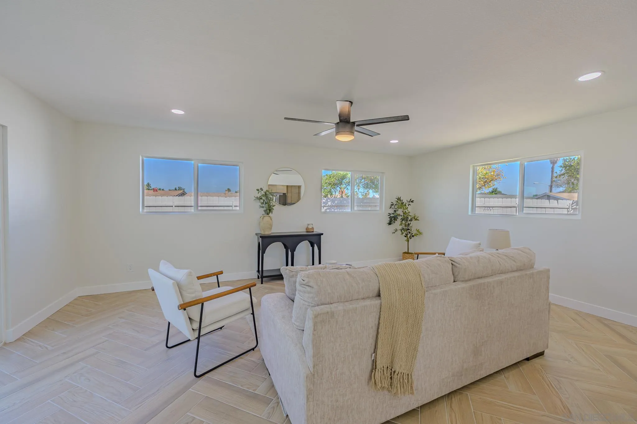 https://cdn.realtyfeed.com/cdn/127/250040510/aab204e40adaa8e8c0ee18523c1abf63.webp