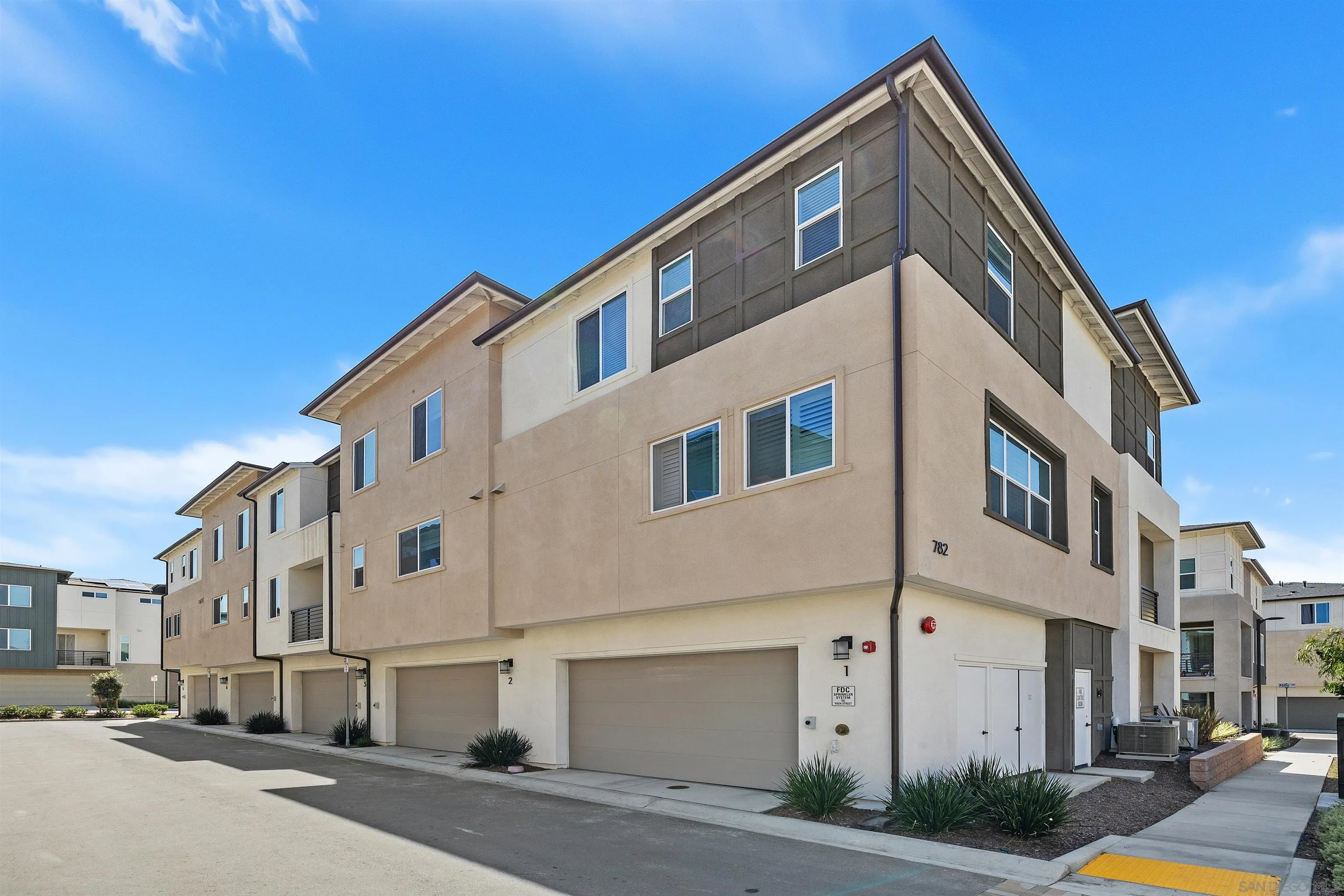 https://cdn.realtyfeed.com/cdn/127/250040516/5aefa11368f2bafdaa4fb00364eb5f8b.webp