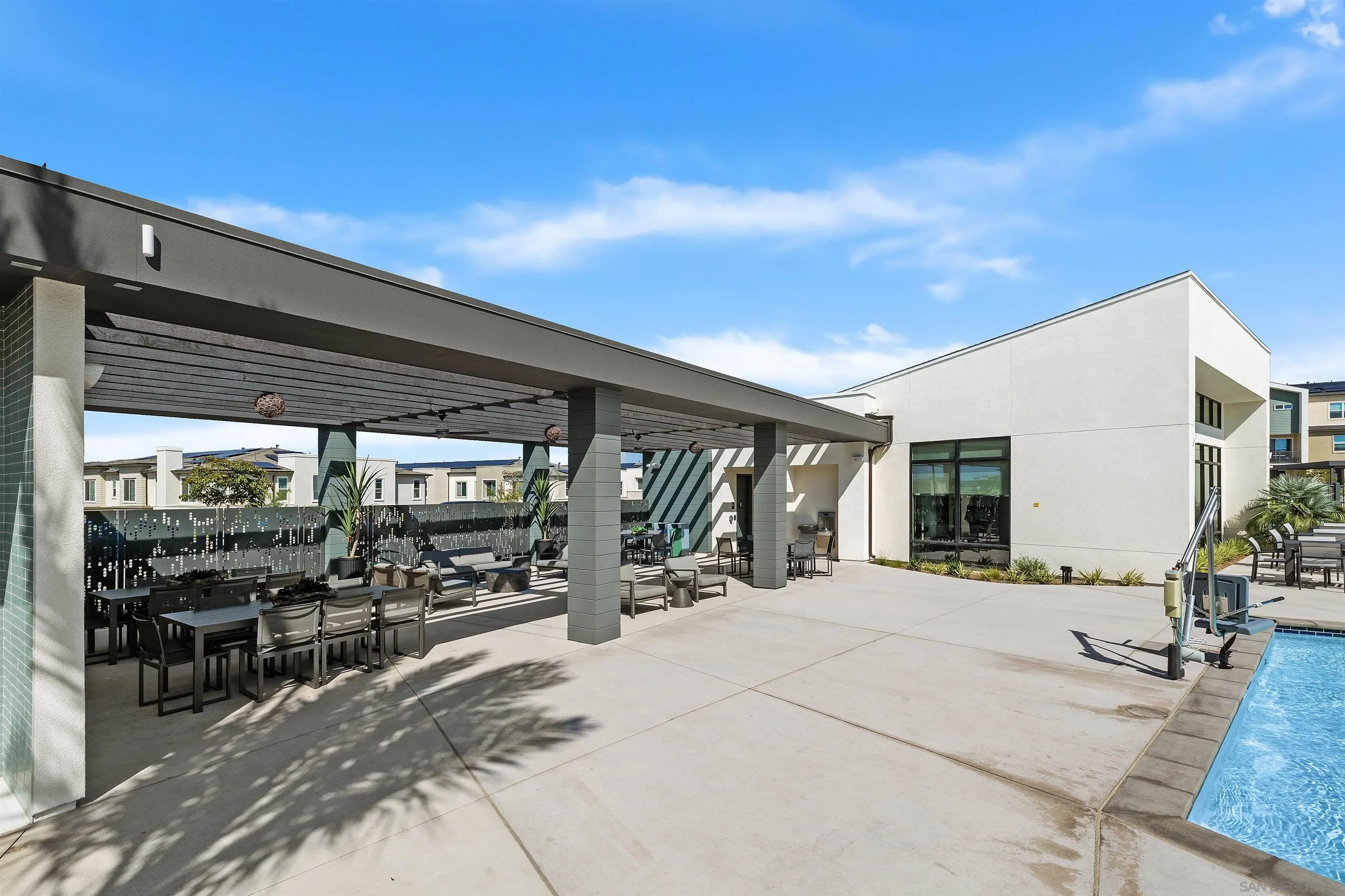 https://cdn.realtyfeed.com/cdn/127/250040516/62469f9aaf8b556eba92d0f88e5a2f9f.webp