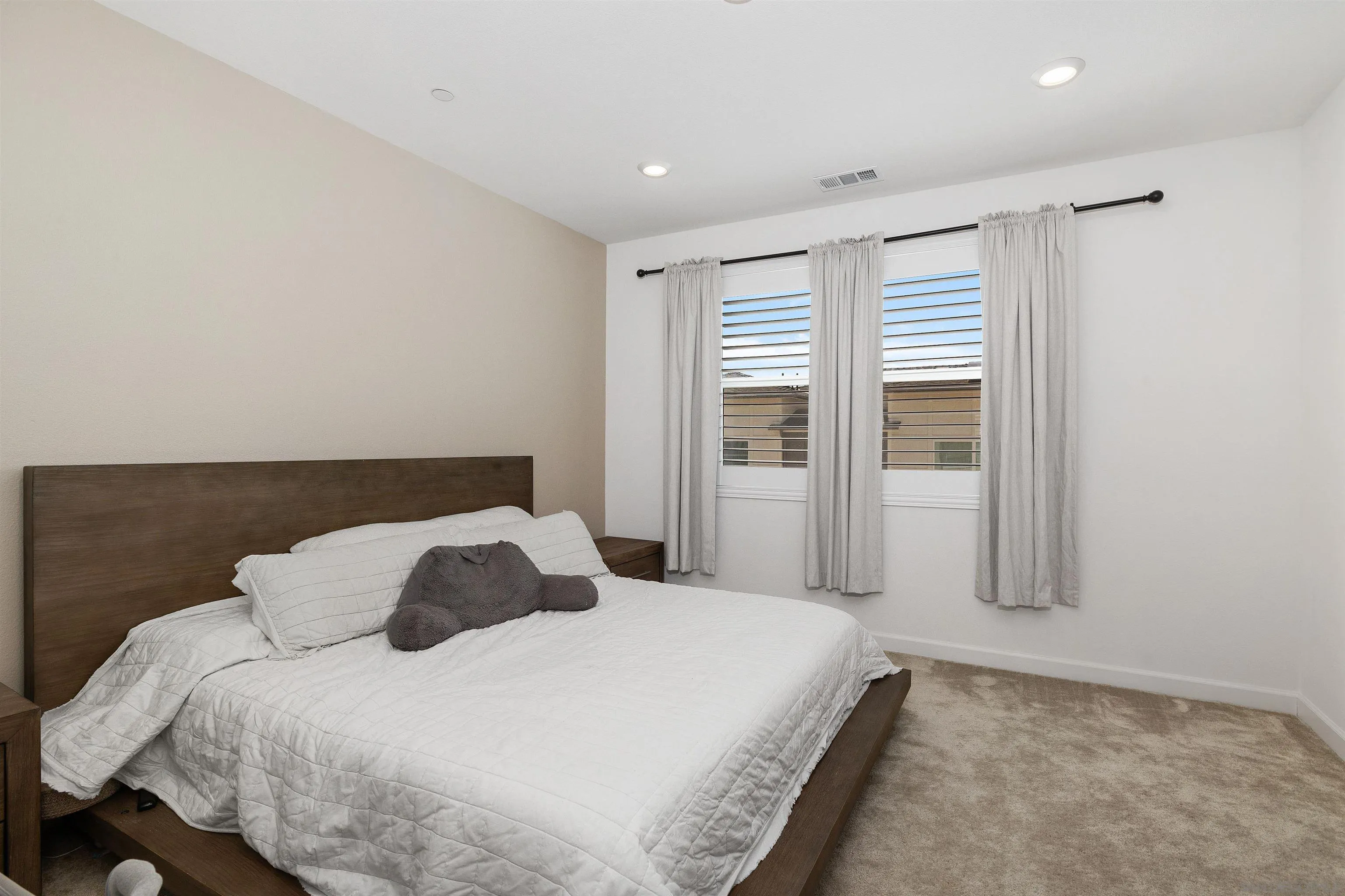 https://cdn.realtyfeed.com/cdn/127/250040516/7747fad0cee84ddd63cc8d27bf68b1de.webp