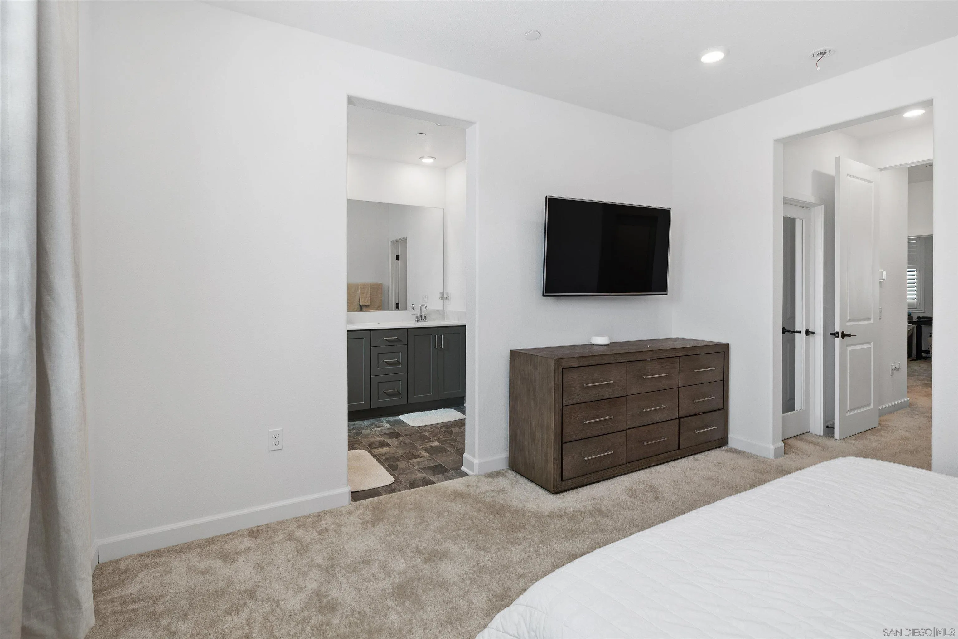 https://cdn.realtyfeed.com/cdn/127/250040516/7fe47fc693d460bf2ff69d830b6d02c4.webp