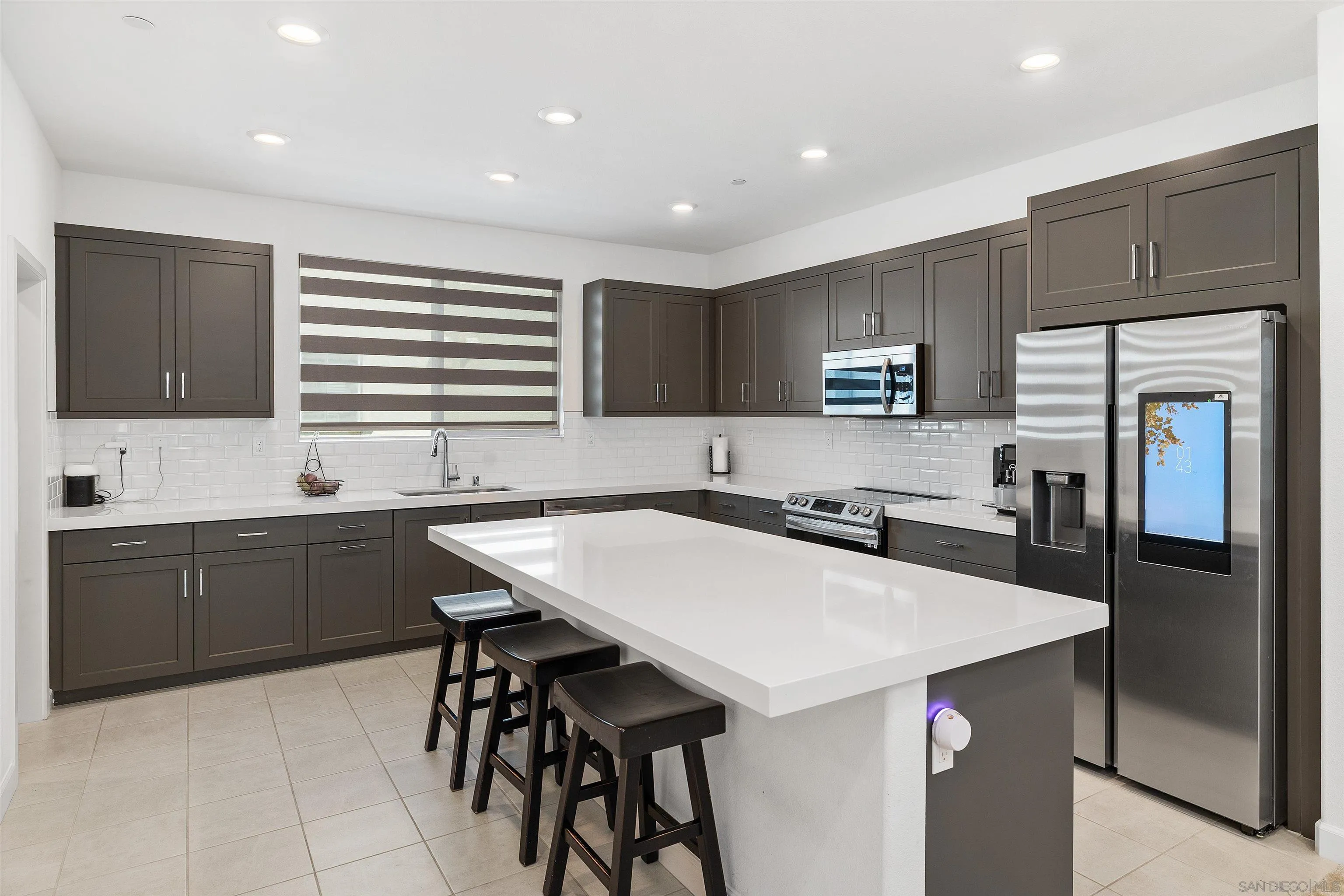 https://cdn.realtyfeed.com/cdn/127/250040516/dc1a330cd1ccf1e6b7a306a7f1f602db.webp