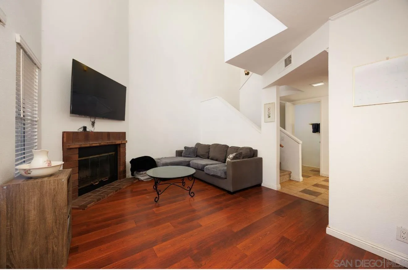 https://cdn.realtyfeed.com/cdn/127/250040520/56c2b45a7cba1164ce1afedb98ce81f3.webp