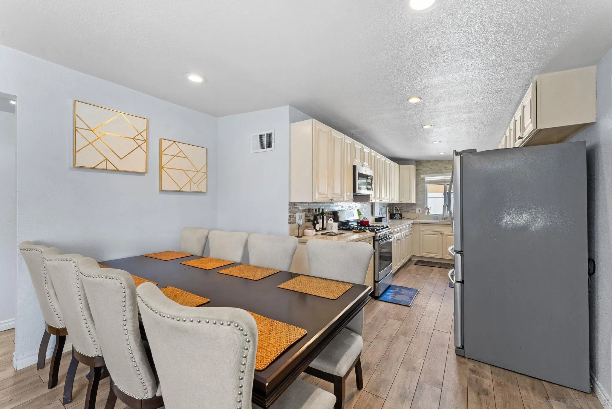 https://cdn.realtyfeed.com/cdn/127/250040525/3bcf514b8f1b4e7feebd626c3ea09185.webp