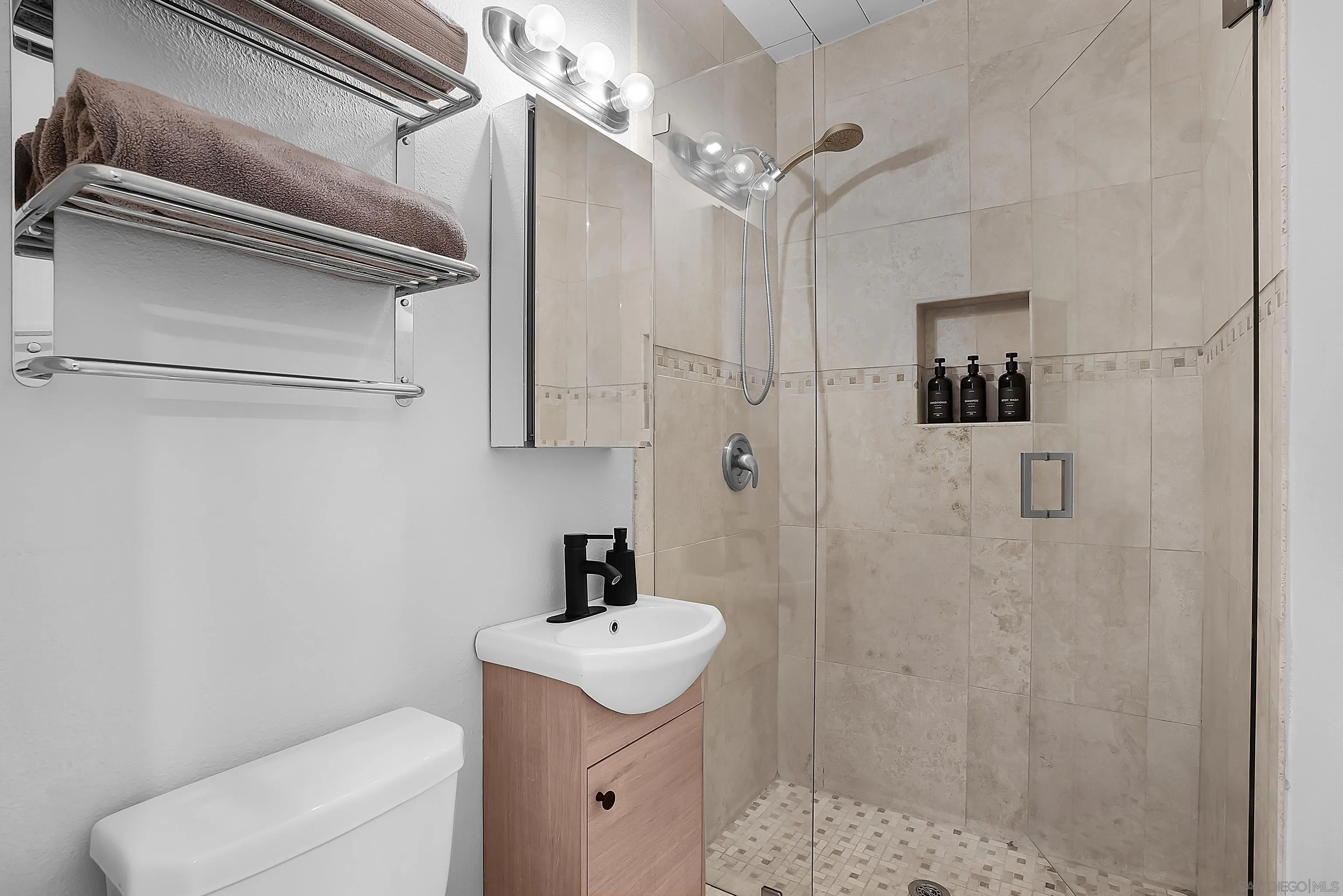 https://cdn.realtyfeed.com/cdn/127/250040526/02be2d7aa24ccee6b41180f74f4382d0.webp