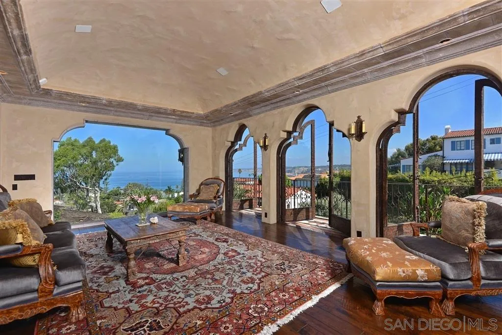 La Jolla, CA 92037