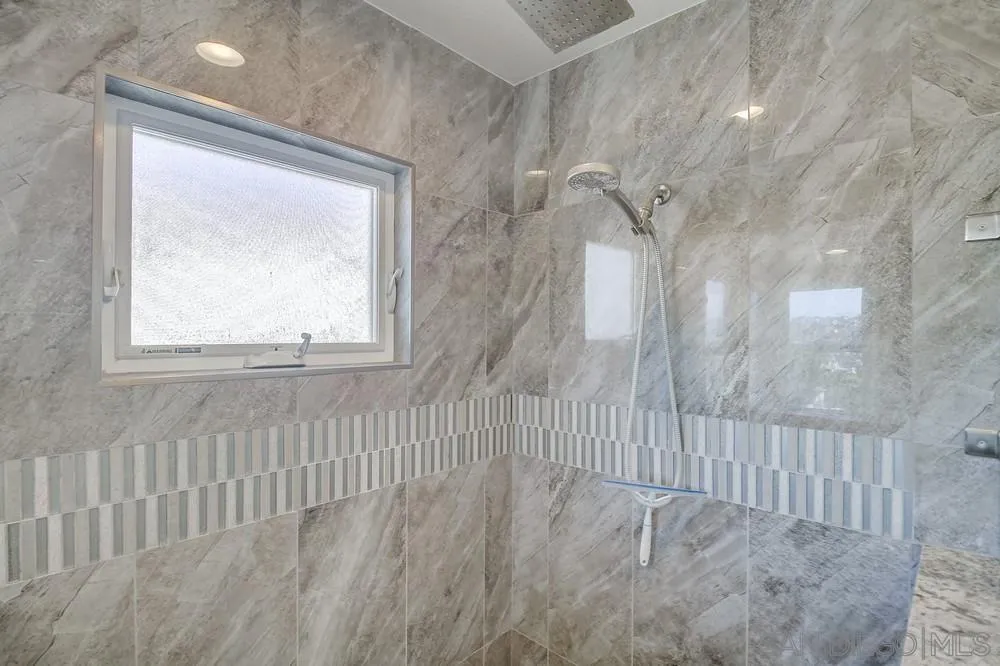 https://cdn.realtyfeed.com/cdn/127/250040530/6aba88c4a6769bad0026d23da90fd1ed.webp
