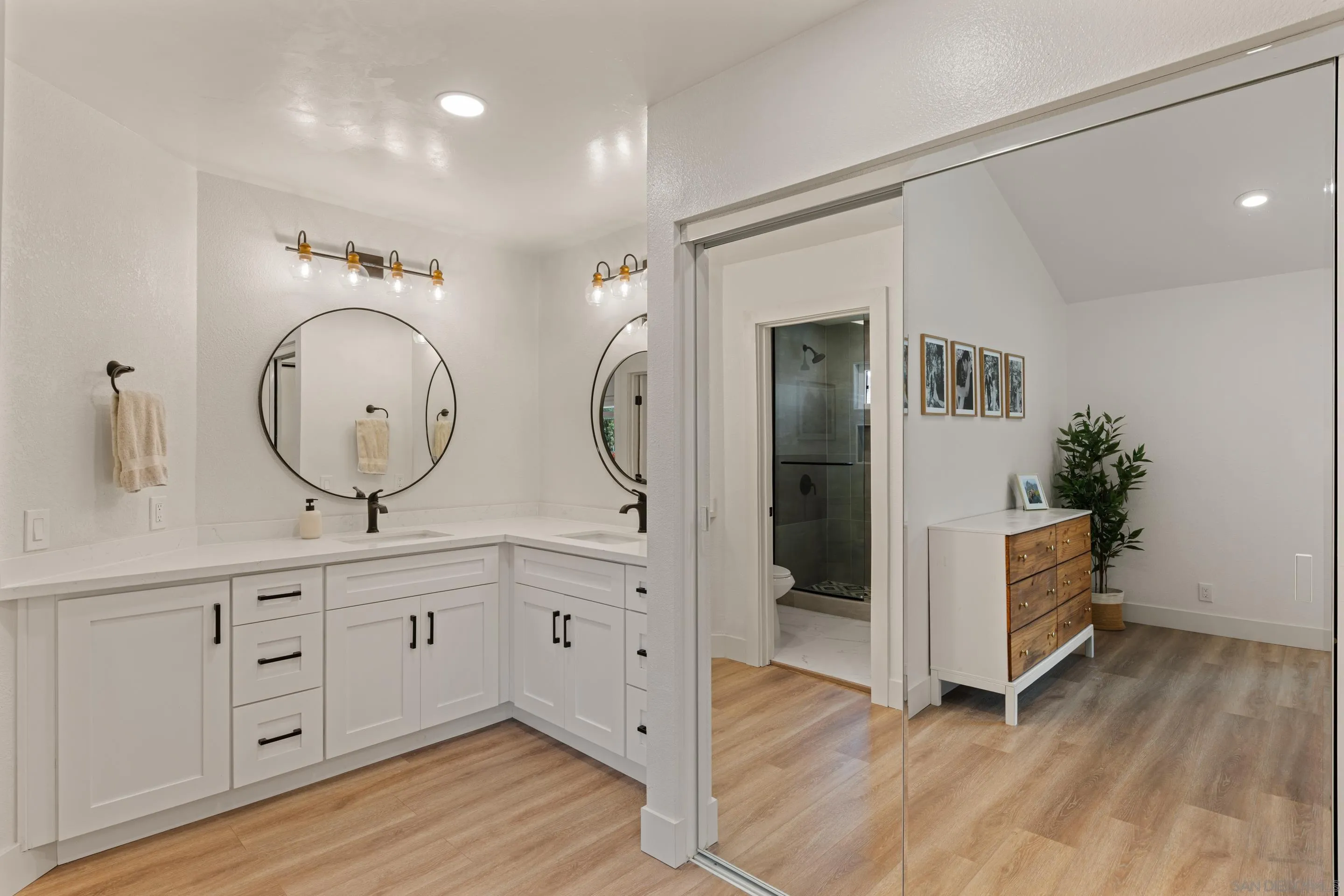 https://cdn.realtyfeed.com/cdn/127/250040540/3b60627e2b884a874f6cdf2fd0aa33c6.webp