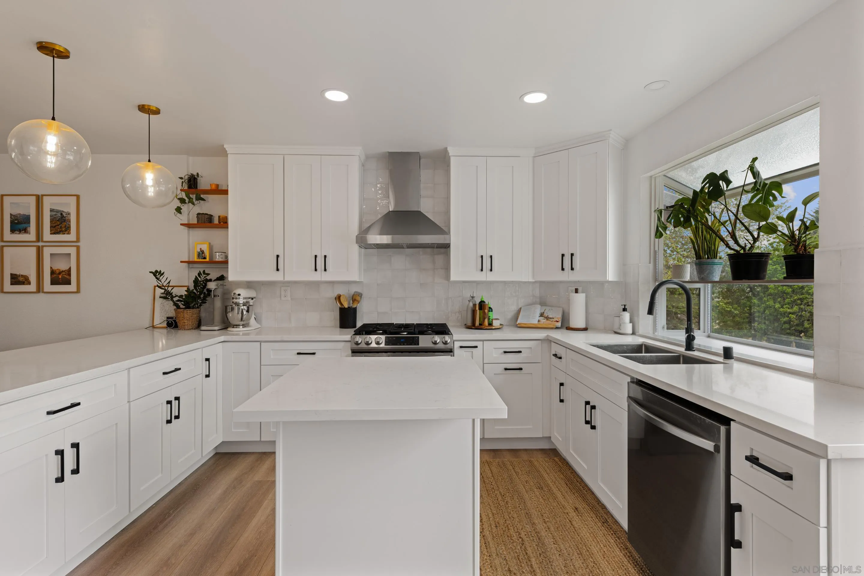 https://cdn.realtyfeed.com/cdn/127/250040540/53a7f16b2683f8c9c986a5ca2ca4b1bf.webp