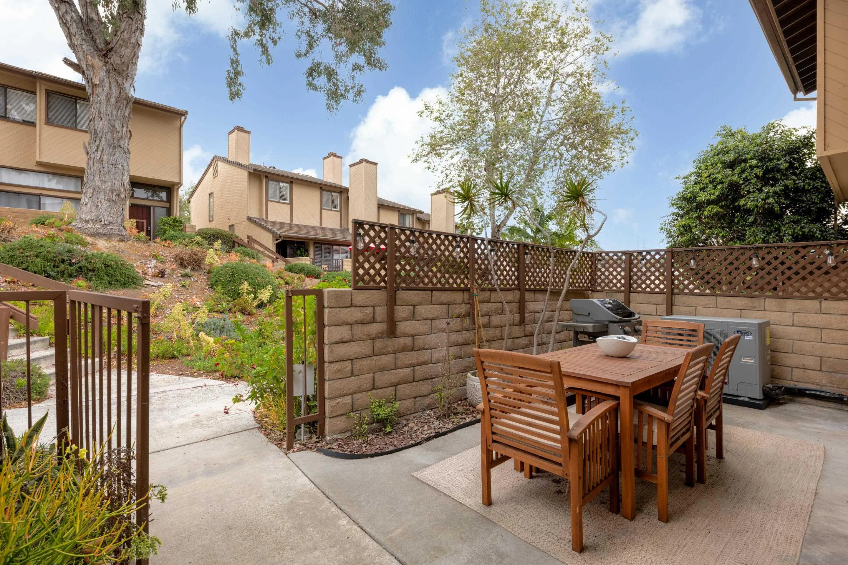 https://cdn.realtyfeed.com/cdn/127/250040540/788dcdec8f830b823d5f7812b35bba40.webp