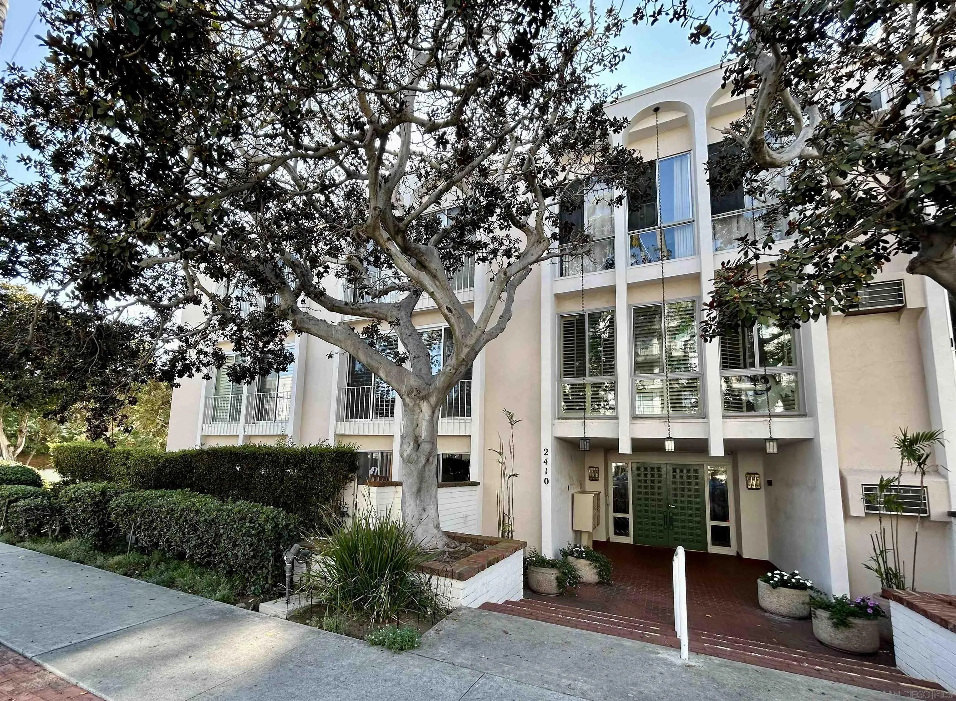 https://cdn.realtyfeed.com/cdn/127/250040544/58462a50f3501f858d2e14210365fd63.webp