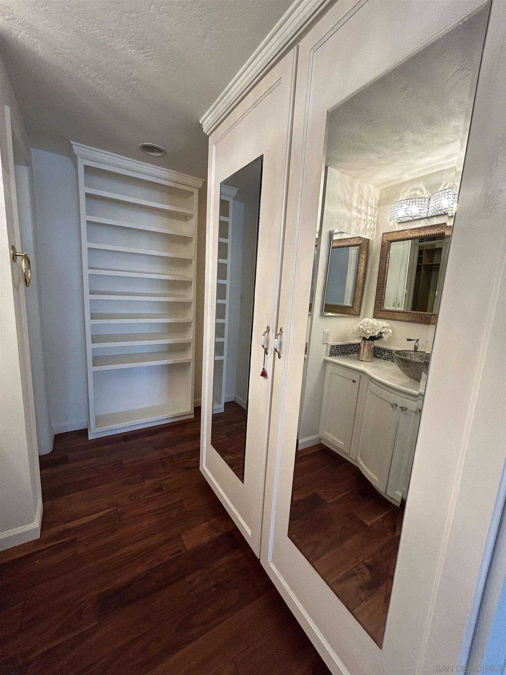 https://cdn.realtyfeed.com/cdn/127/250040544/592a4813dfdf3917957aa2f56cf9c801.webp
