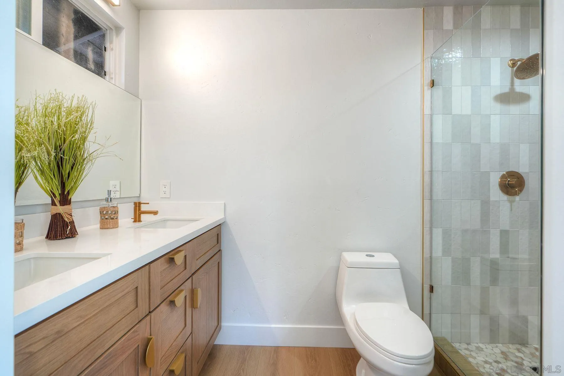 https://cdn.realtyfeed.com/cdn/127/250040546/210439cda8a0db58ac9afc9191aa1998.webp