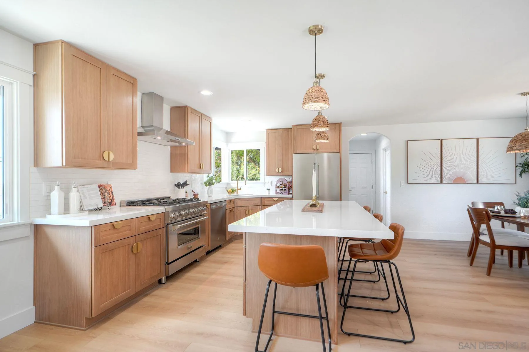 https://cdn.realtyfeed.com/cdn/127/250040546/3eac44aeb6b5efa4bdcff5874debc8f4.webp