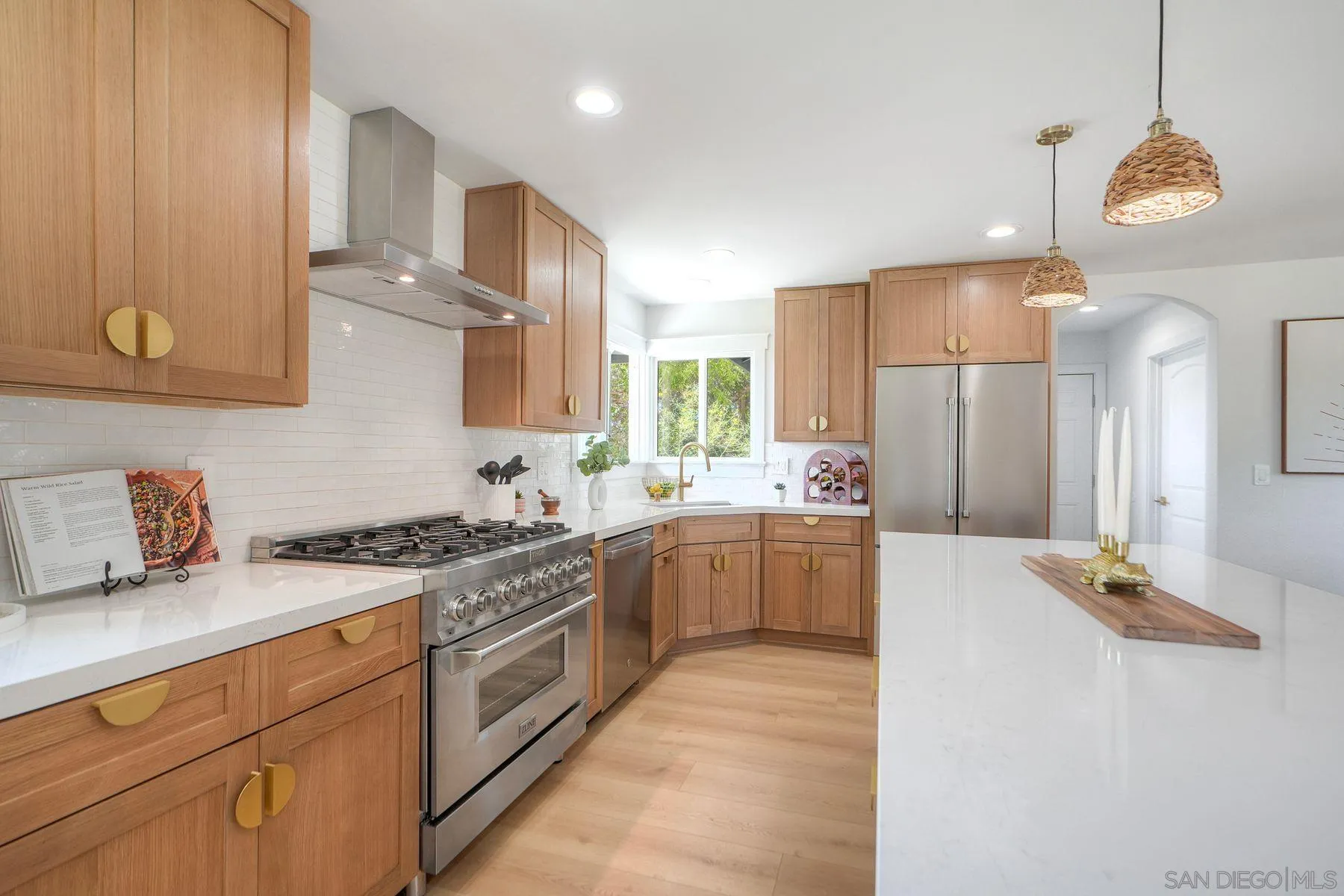 https://cdn.realtyfeed.com/cdn/127/250040546/93bc4906d1f3283fd97687d08d39af7f.webp