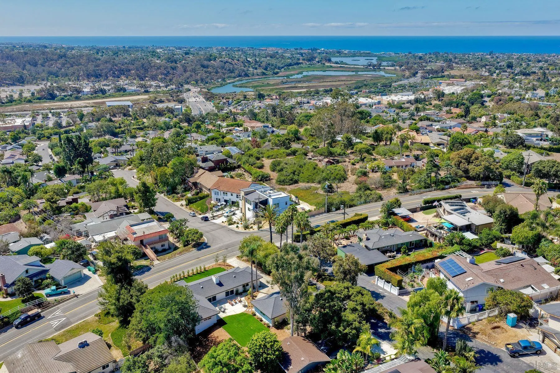 https://cdn.realtyfeed.com/cdn/127/250040546/9c94896f0d1d4e76912f8122203be0f1.webp