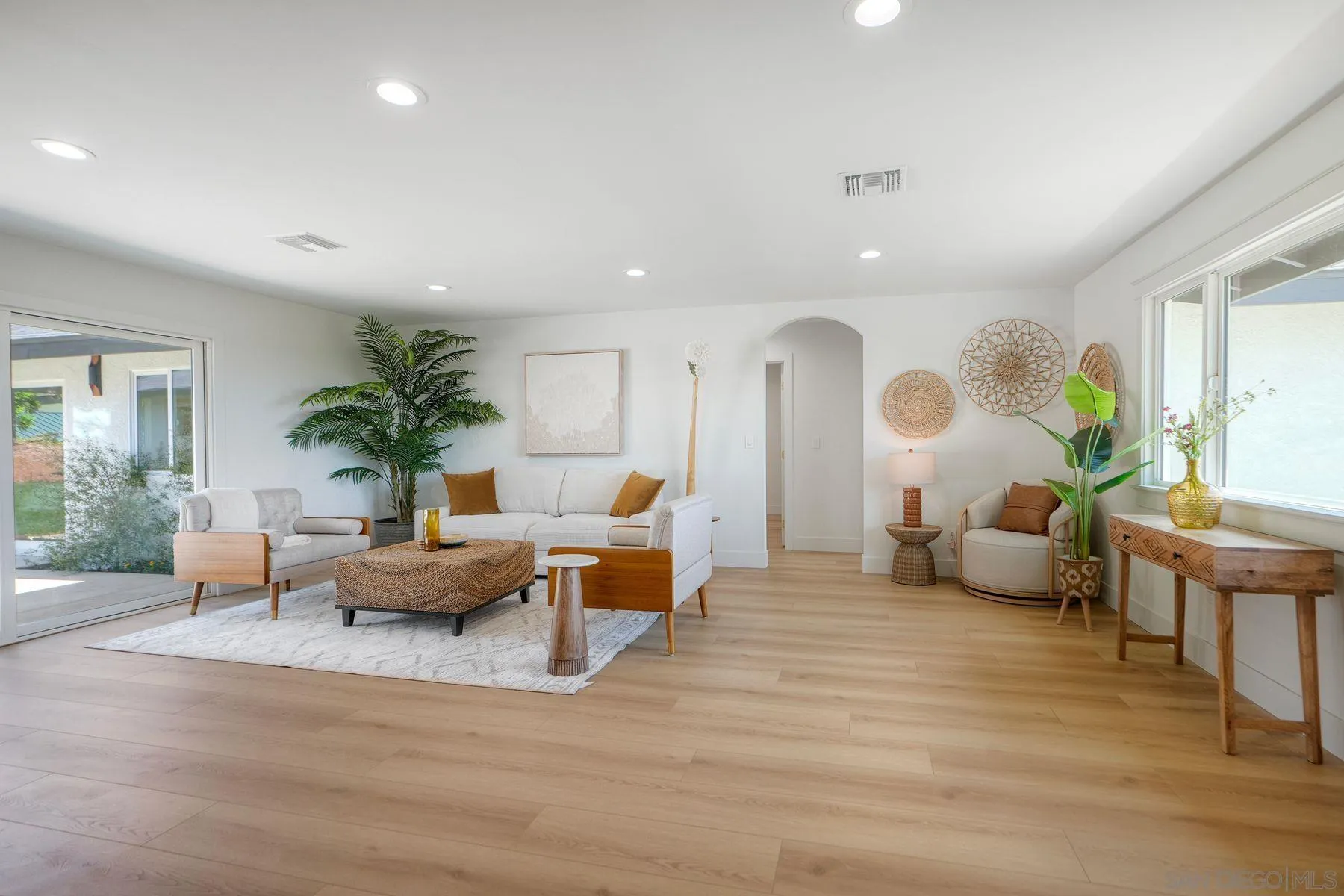 https://cdn.realtyfeed.com/cdn/127/250040546/a93da21bb37bce1d85517d3f6cfaea94.webp