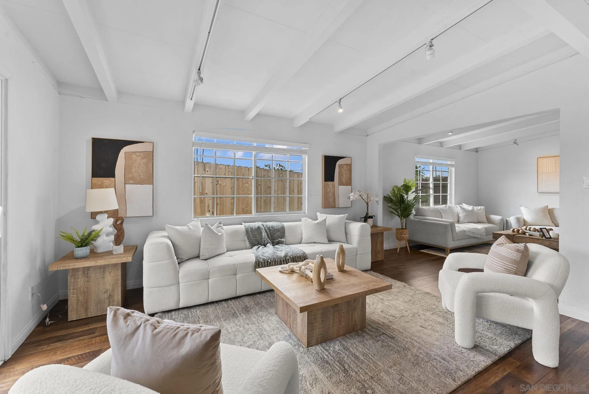 https://cdn.realtyfeed.com/cdn/127/250040548/044ffbe6b6a537f2bc98ebde614055cb.webp