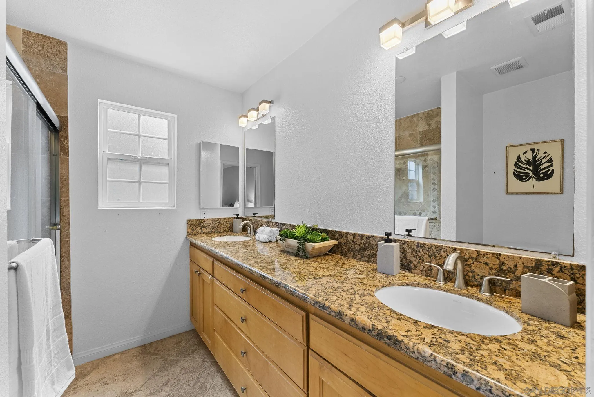 https://cdn.realtyfeed.com/cdn/127/250040548/88f8e0d430d2d845be5ad35f933c4498.webp