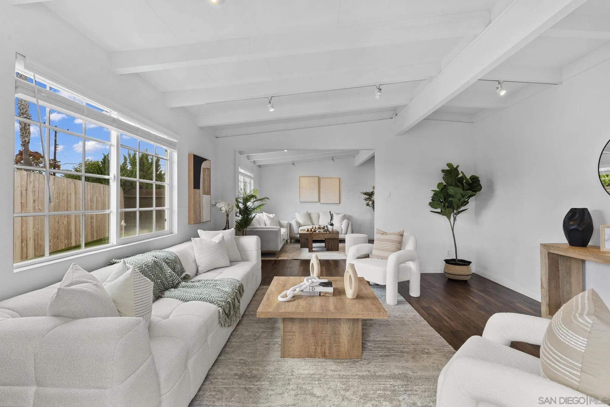 https://cdn.realtyfeed.com/cdn/127/250040548/cebdd6765026f18efd0d7e3d9fedbdd6.webp