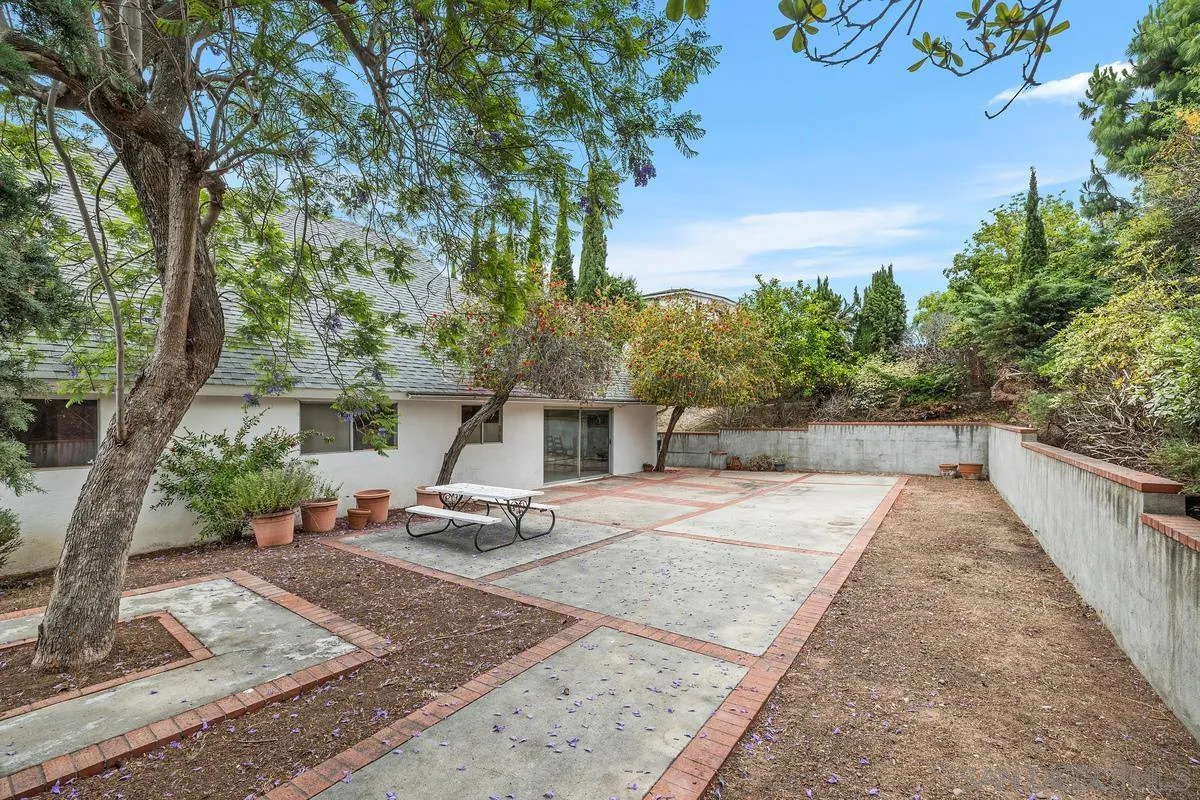 https://cdn.realtyfeed.com/cdn/127/250040550/2d9de2f8fc1e4831818f57524b175e0e.webp