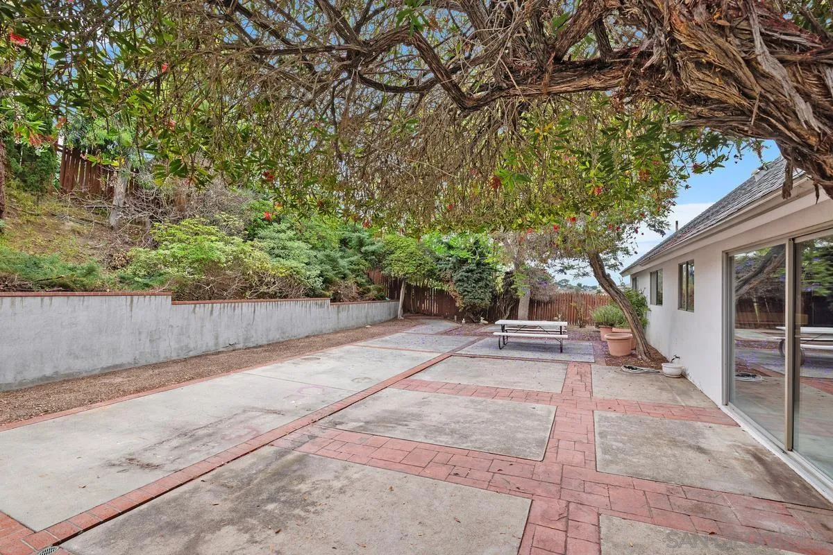 https://cdn.realtyfeed.com/cdn/127/250040550/42ebca6a05458397a73ea2c5b40082ce.webp