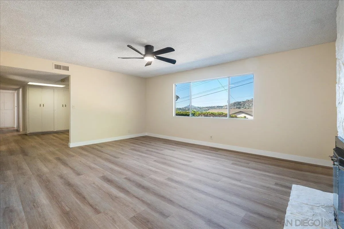 https://cdn.realtyfeed.com/cdn/127/250040550/51b65b6128f2bdd972195a56dda4f8e5.webp