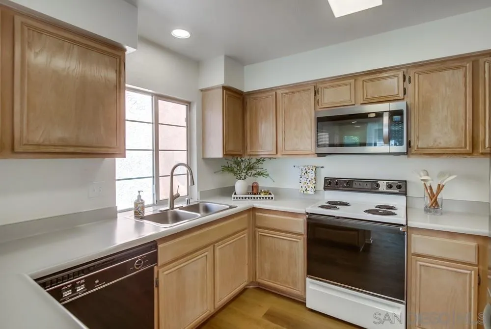 https://cdn.realtyfeed.com/cdn/127/250040558/97a8b59ebbb8deac00cb8b7af3c61055.webp