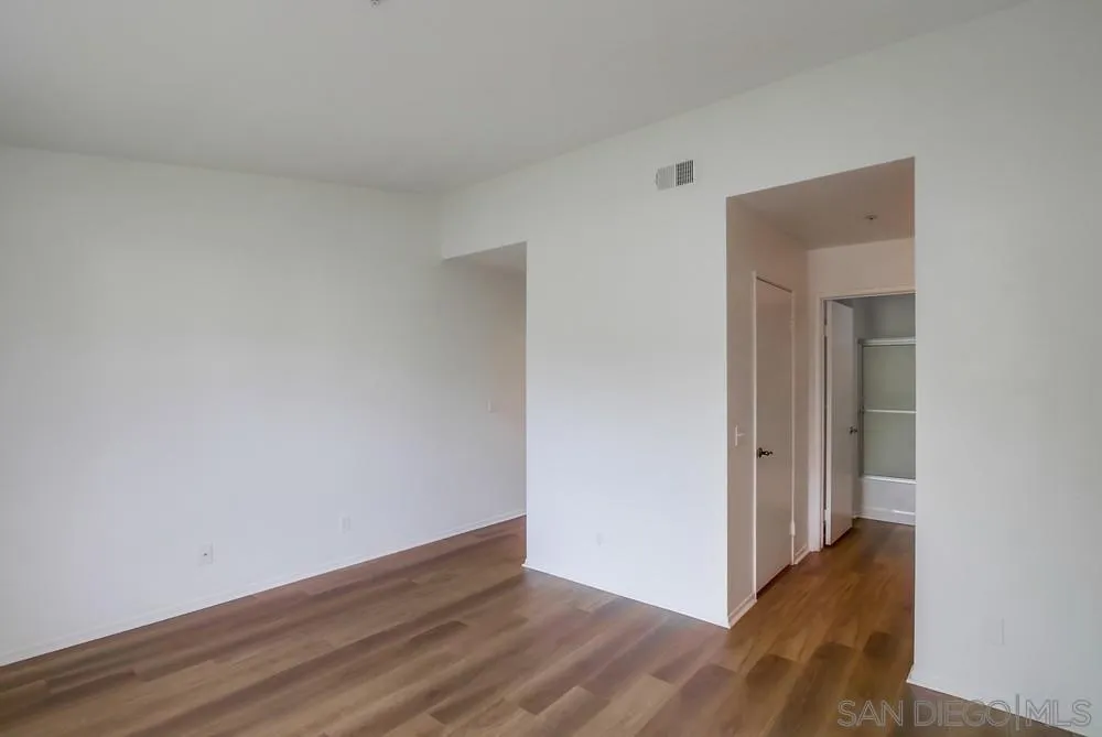 https://cdn.realtyfeed.com/cdn/127/250040558/eac3a14b54122191c4f32d0994849f5c.webp
