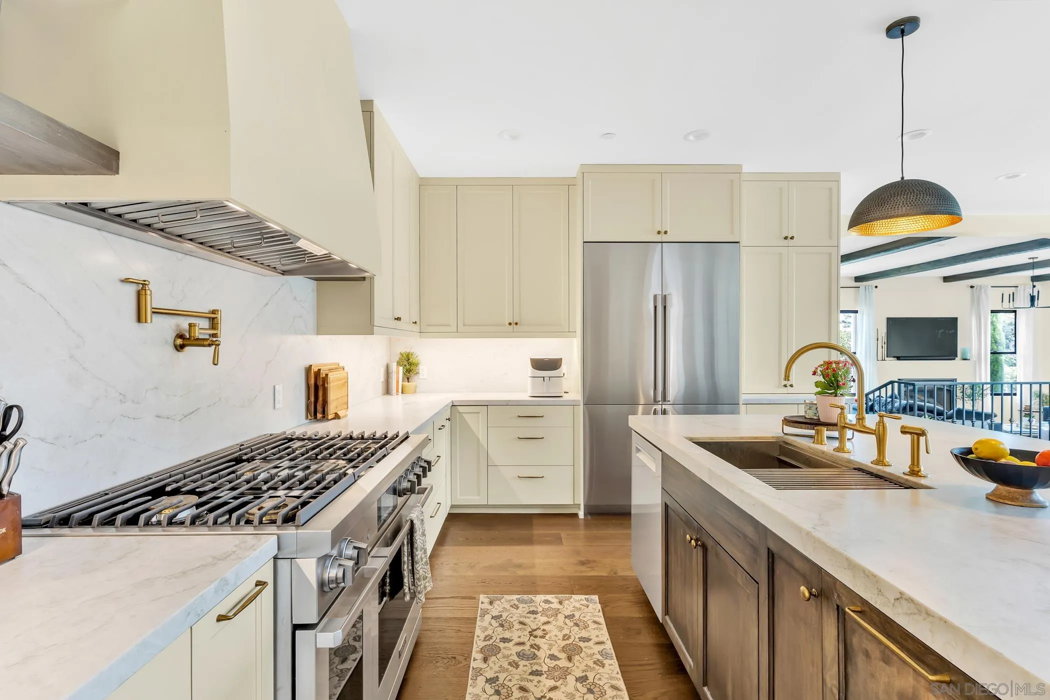 https://cdn.realtyfeed.com/cdn/127/250040578/d4bcc6ec26f49c1050952865dd780e86.webp