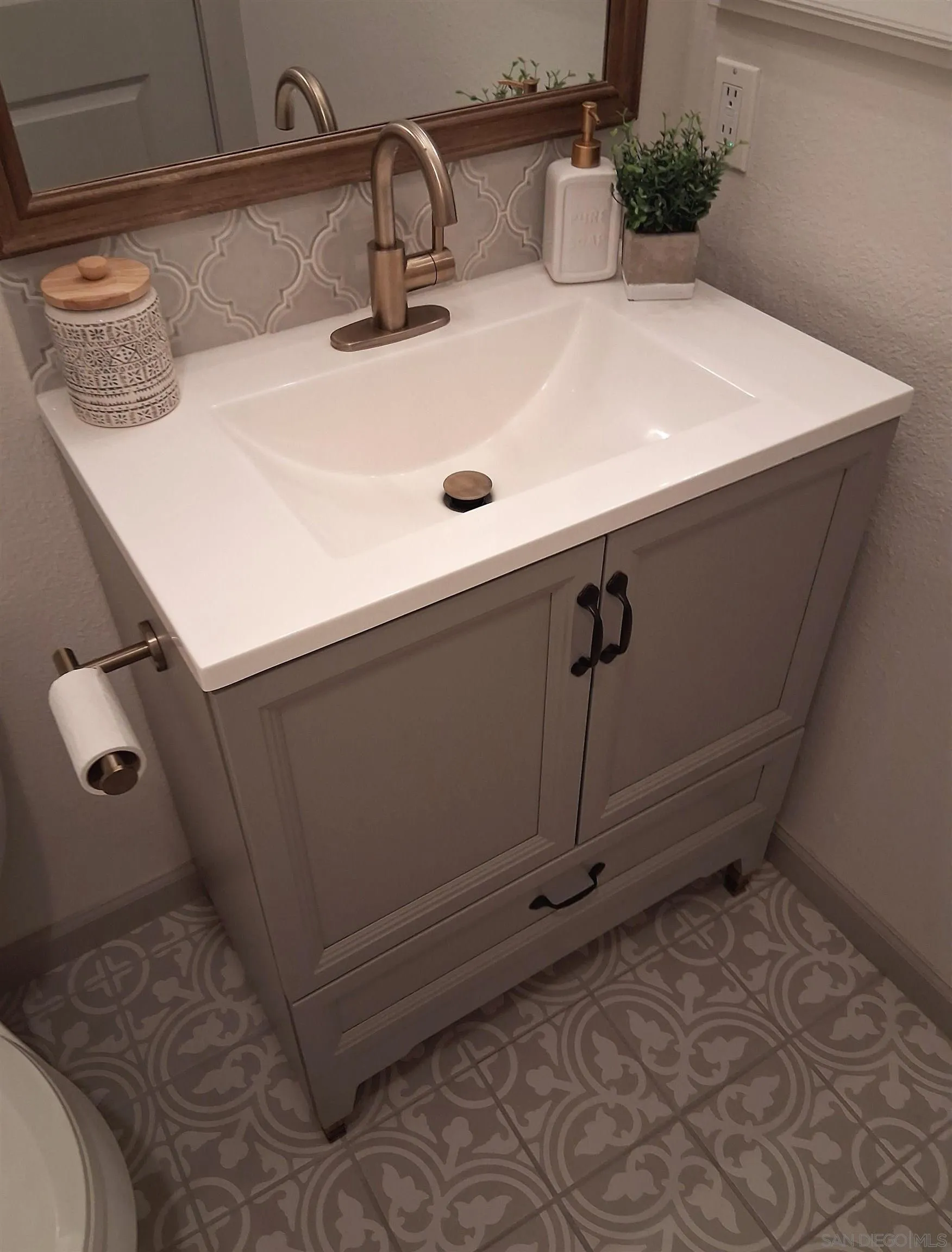 https://cdn.realtyfeed.com/cdn/127/250040582/321ae02b5f26ed0cda43cbbd8d79b621.webp