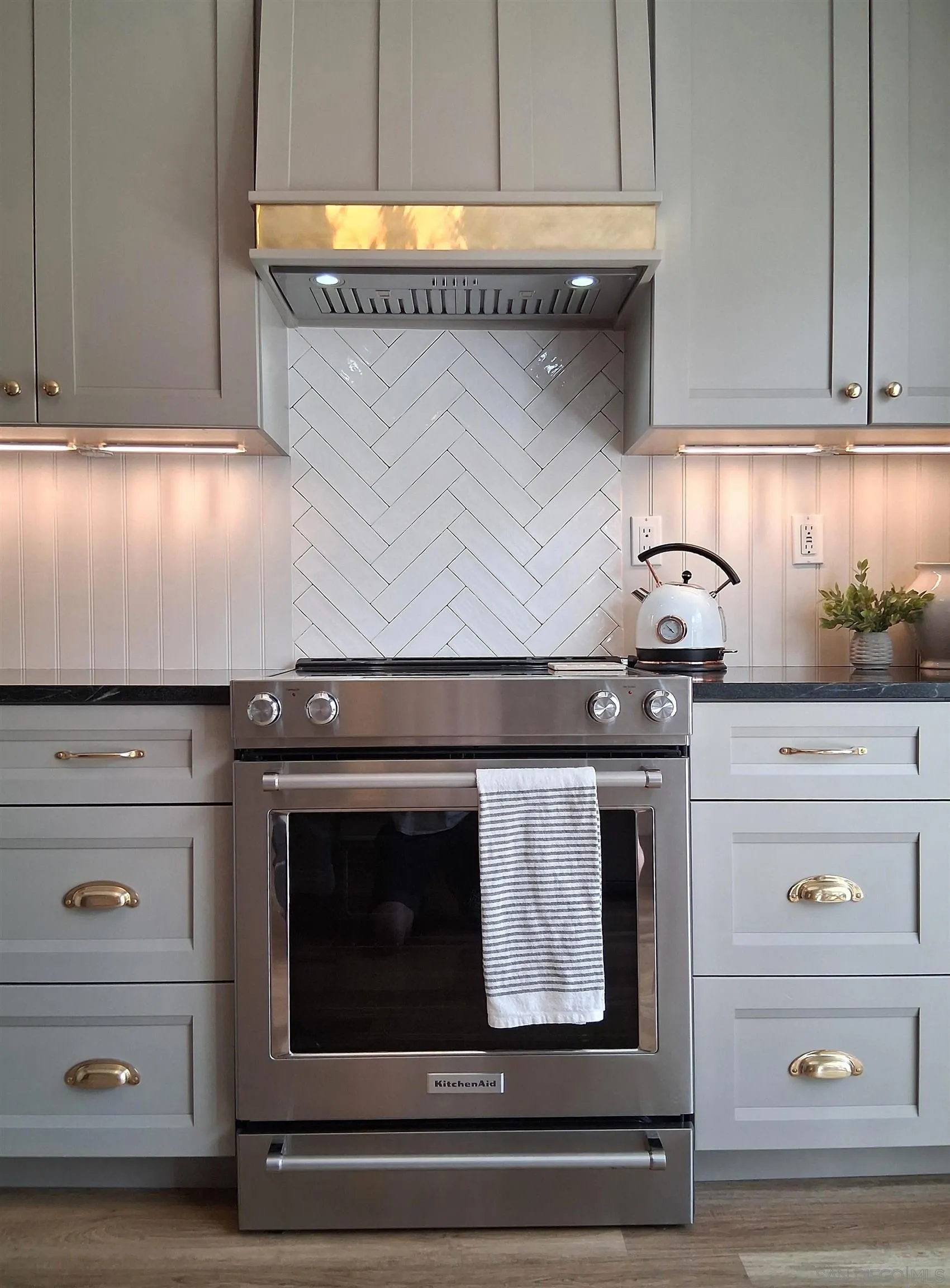 https://cdn.realtyfeed.com/cdn/127/250040582/40eae2f44a16f2e419c1240aa7d66750.webp