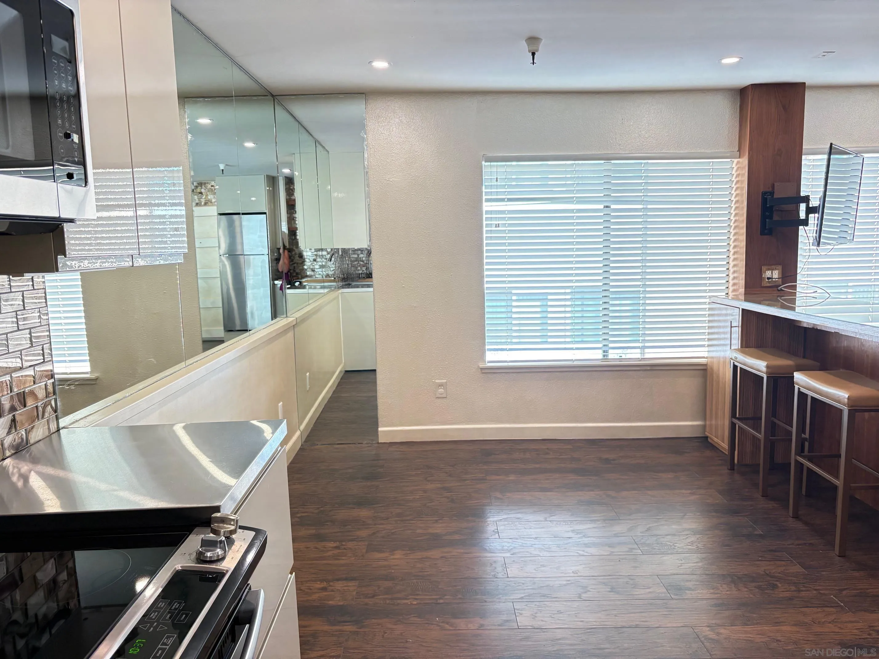 https://cdn.realtyfeed.com/cdn/127/250040588/82b6f74cb3867a5429c0714a02f4710c.webp