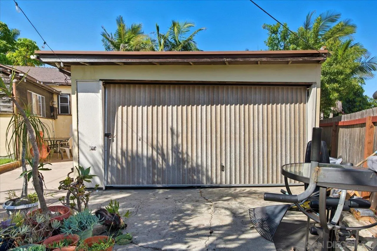 https://cdn.realtyfeed.com/cdn/127/250040592/1c79cb8bc7a180dc6fbdabdbdbd6d9db.webp