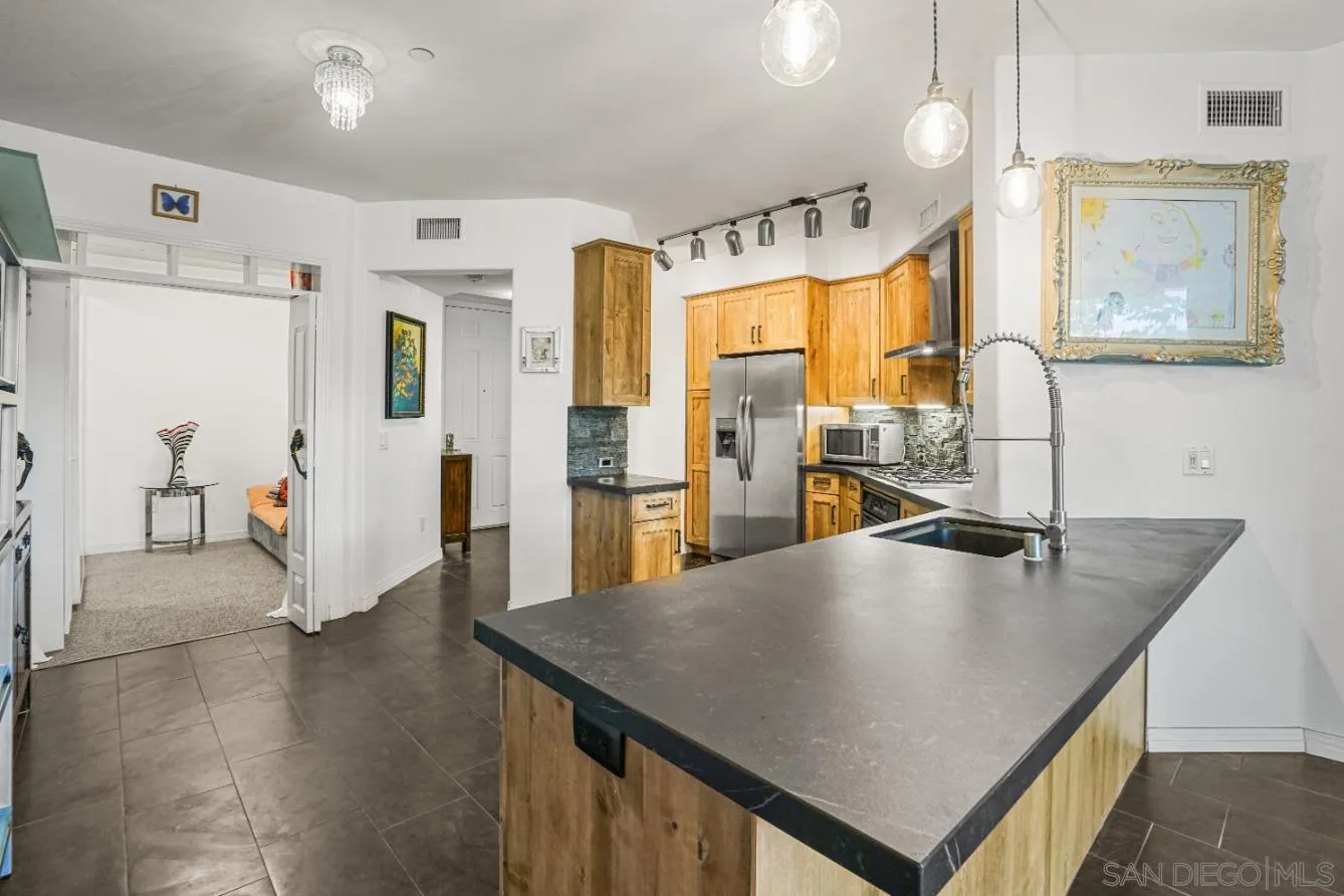 https://cdn.realtyfeed.com/cdn/127/250040593/2b0d34fa22ece9041438d817127b57bd.webp