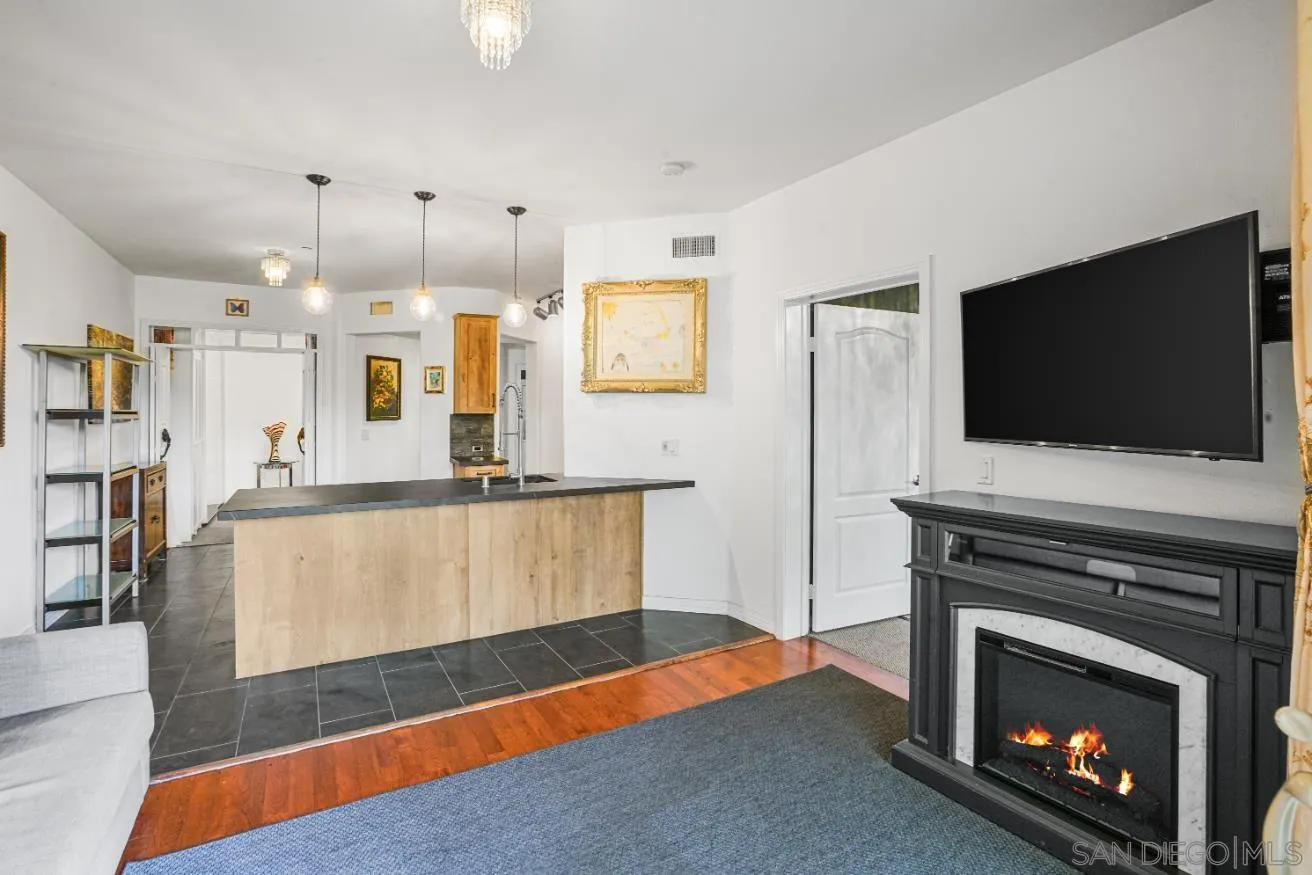 https://cdn.realtyfeed.com/cdn/127/250040593/71e96996f6df3f6252855b1d3c8c3f79.webp