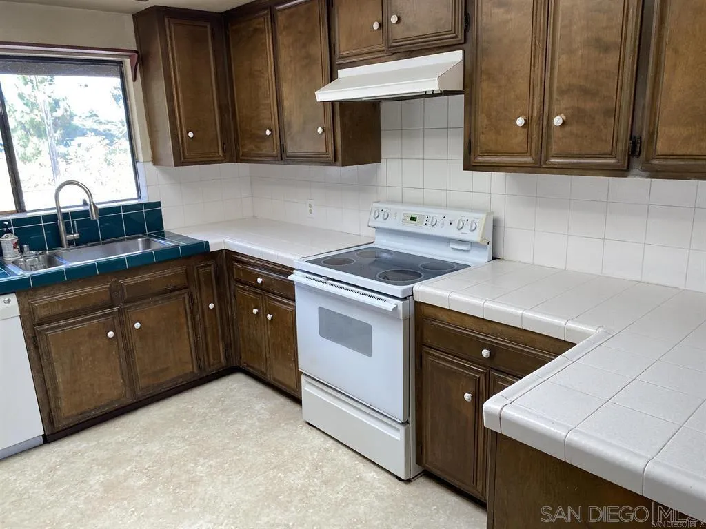 https://cdn.realtyfeed.com/cdn/127/250040608/9ba6aa65b81b61feba3d78a4b186cc6c.webp