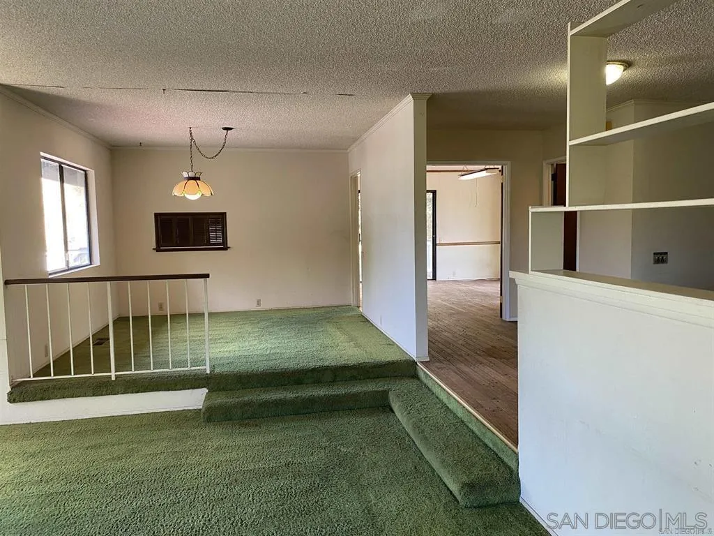 https://cdn.realtyfeed.com/cdn/127/250040608/cecbf572e91a42e19265a9f9c4fd349e.webp