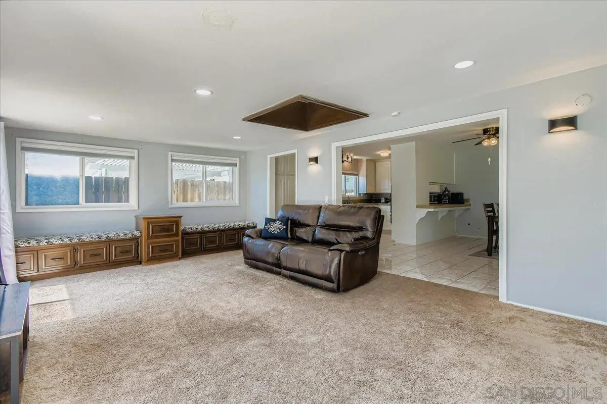 https://cdn.realtyfeed.com/cdn/127/250040609/00cb342cf2bb2da5ae70832b6566b6af.webp